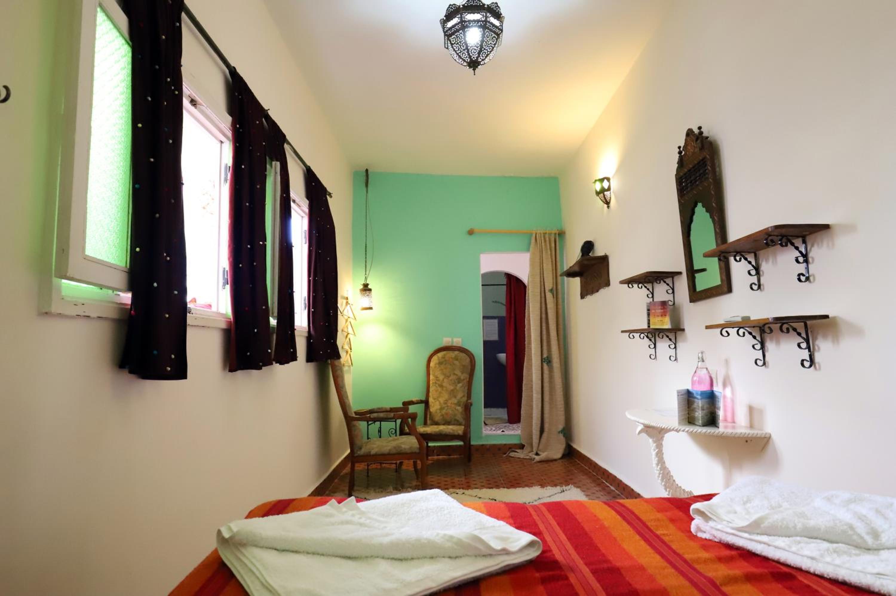 Queen Room with Garden View - Photo 6