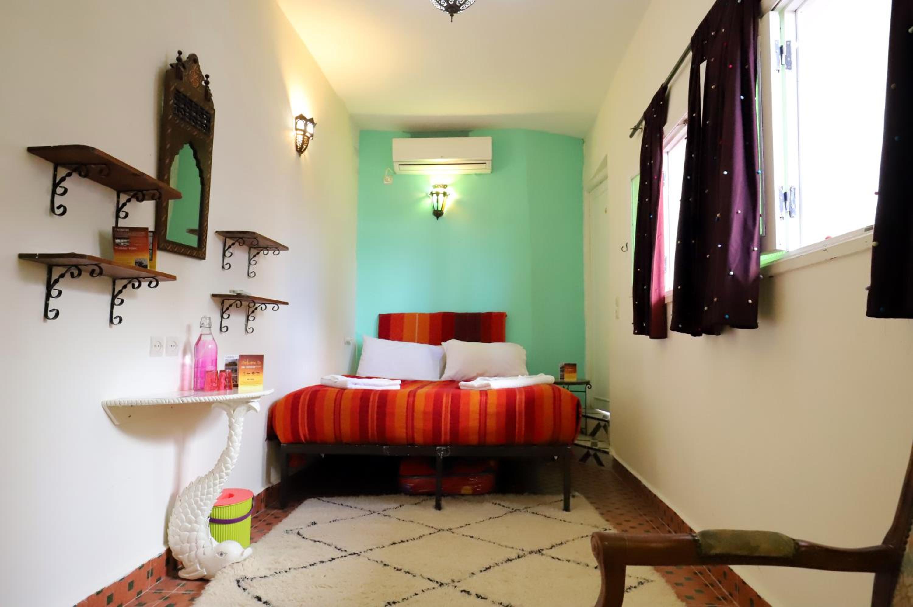 Queen Room with Garden View - Photo 4