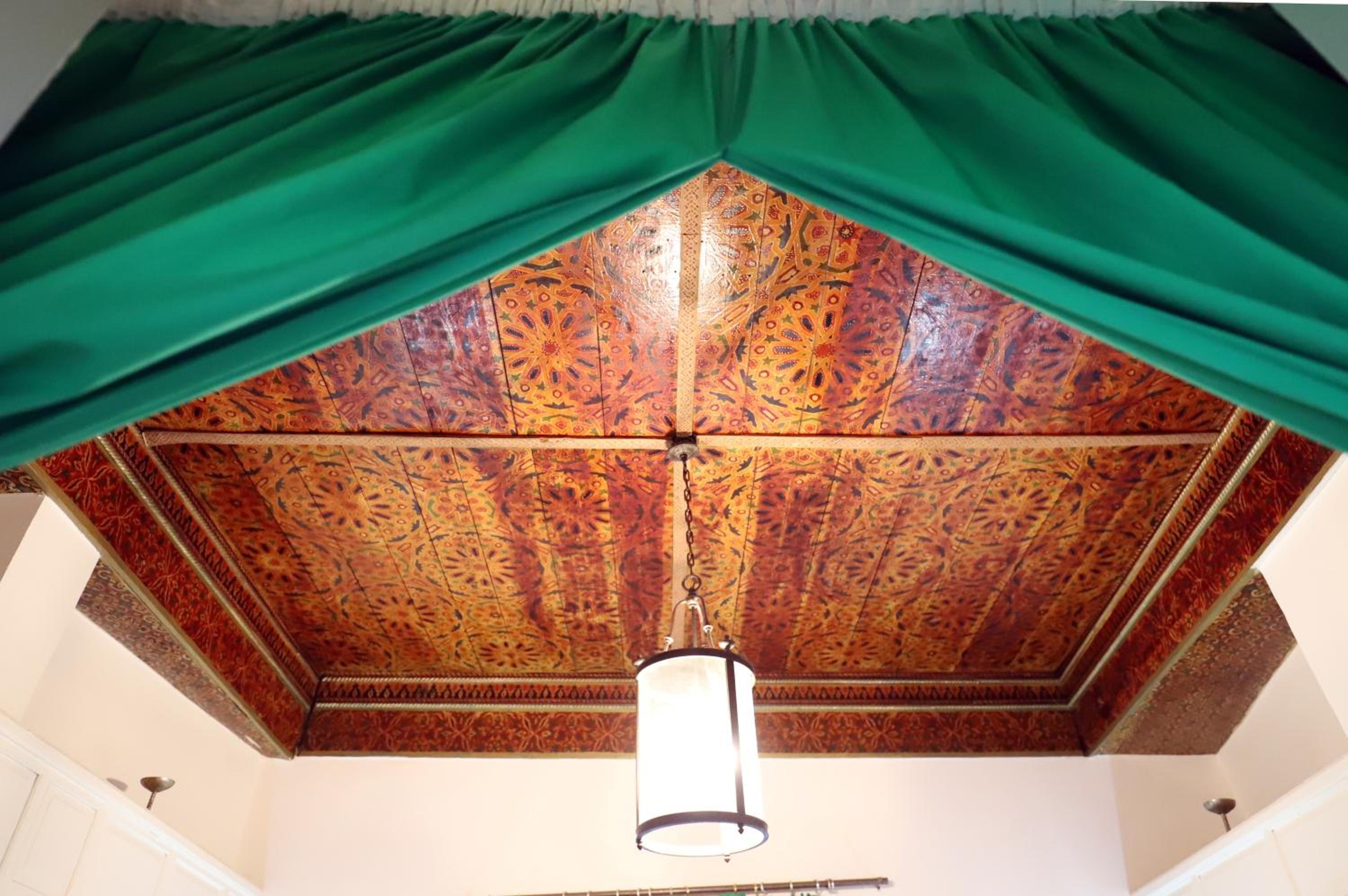 Queen Room With External Window - Photo 4