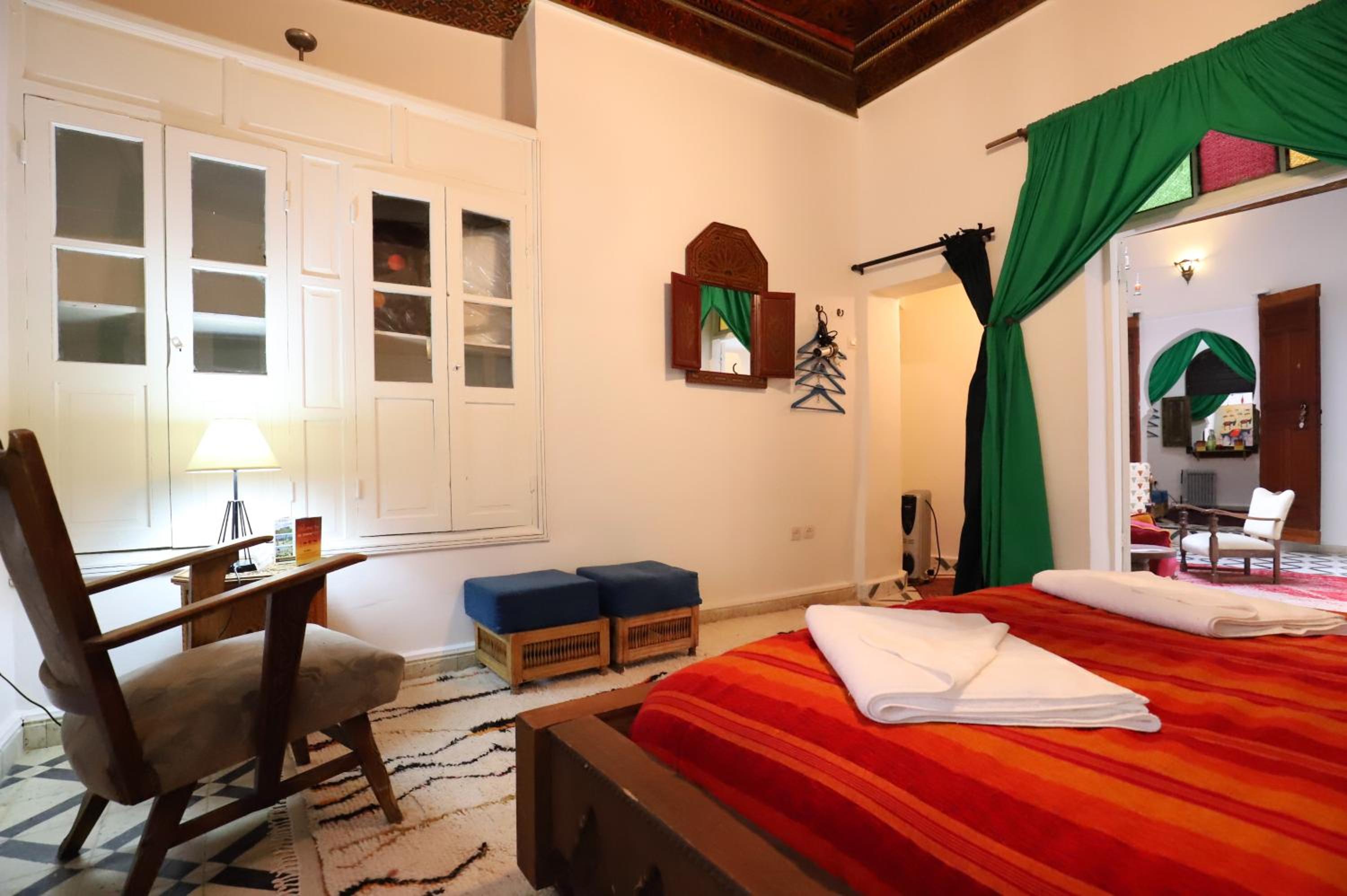 Queen Room With External Window - Photo 3