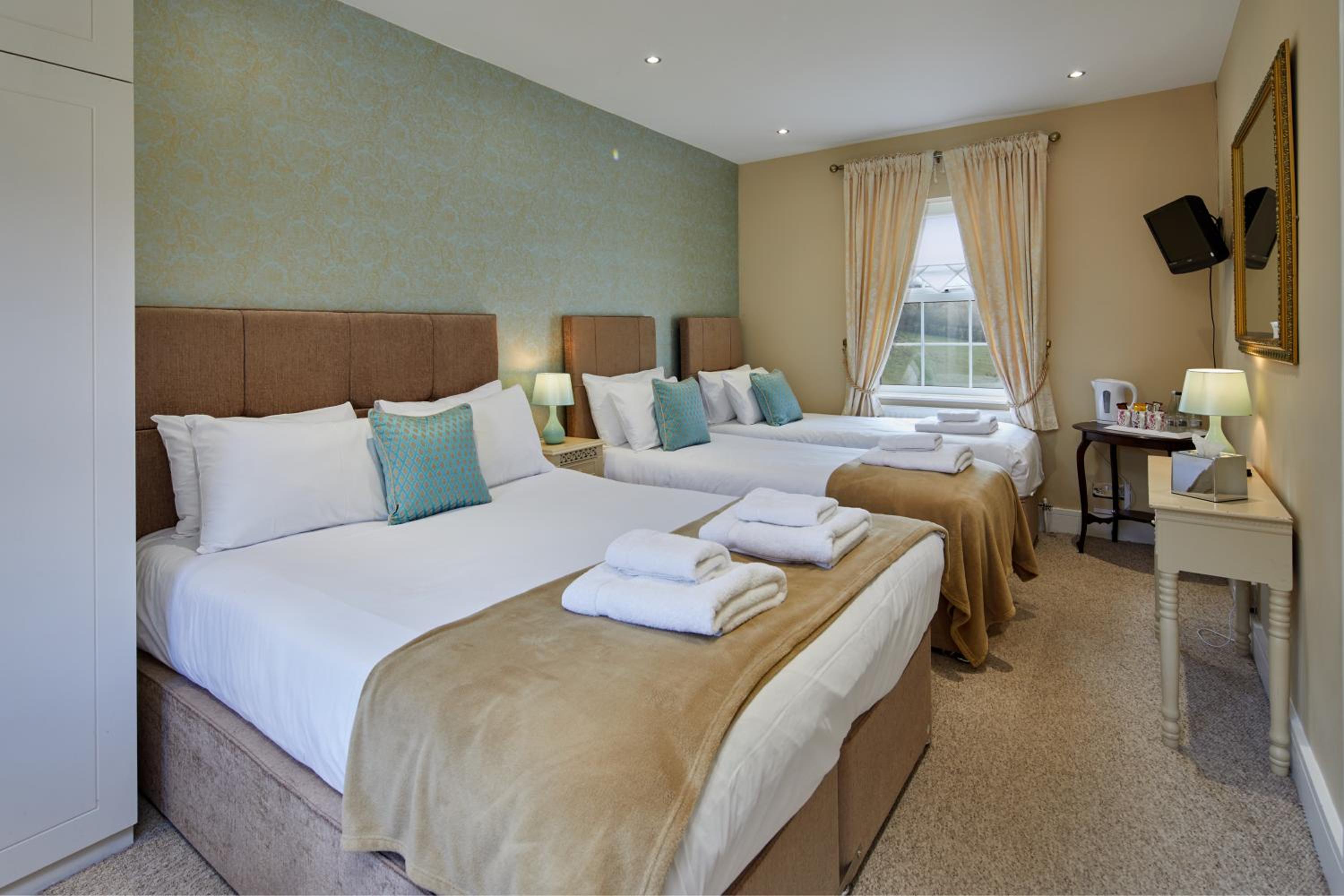 Quadruple Room - Photo 1