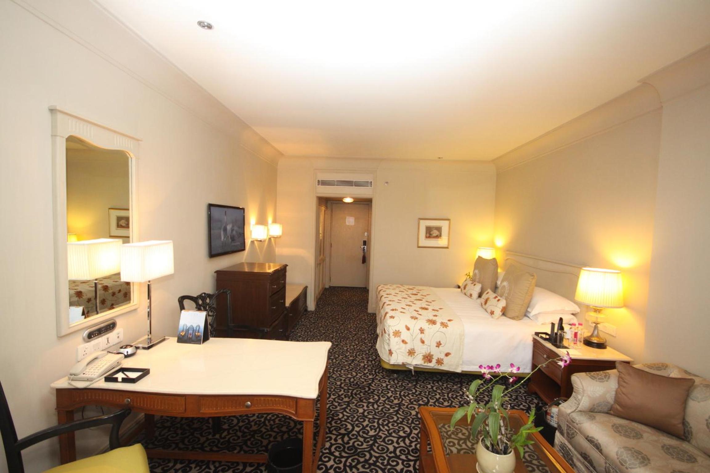 Taj Club with one way airport transfers and Lounge access