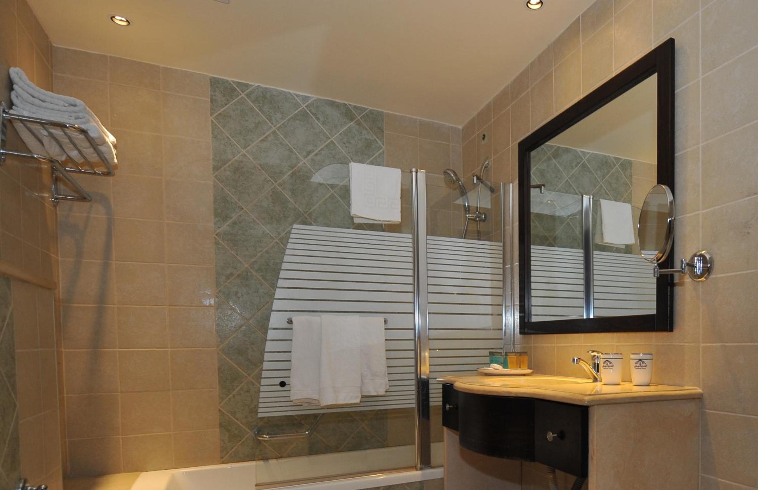 Standard Triple Room - Photo 4