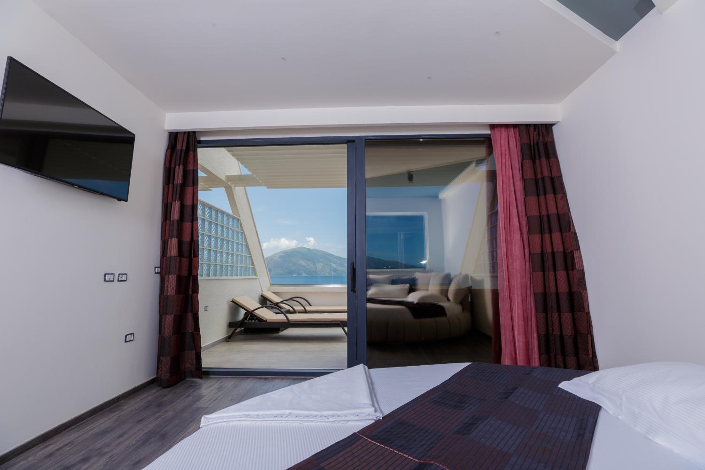 Deluxe Suite with Sea View