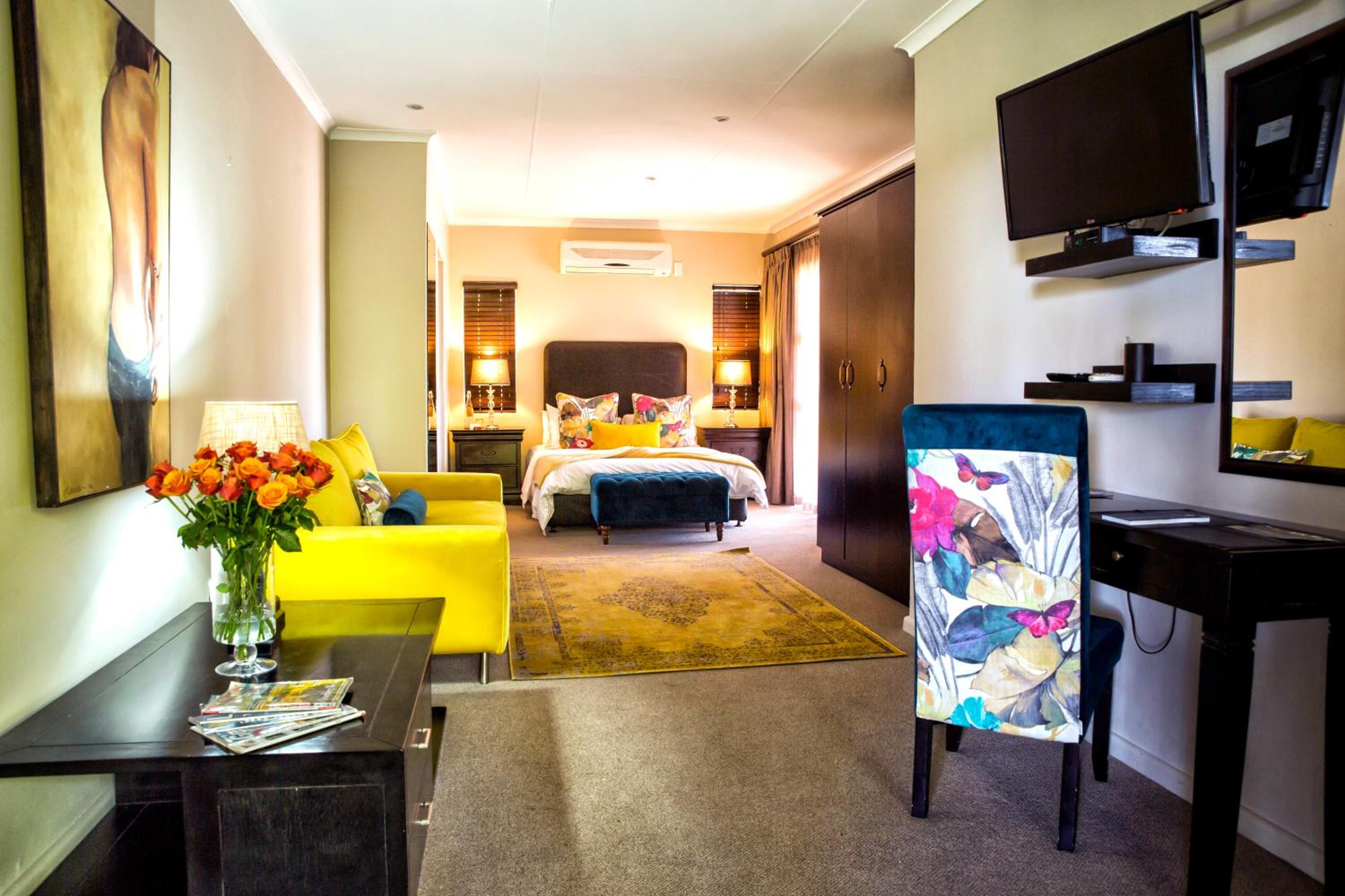 Executive Suite - Photo 8