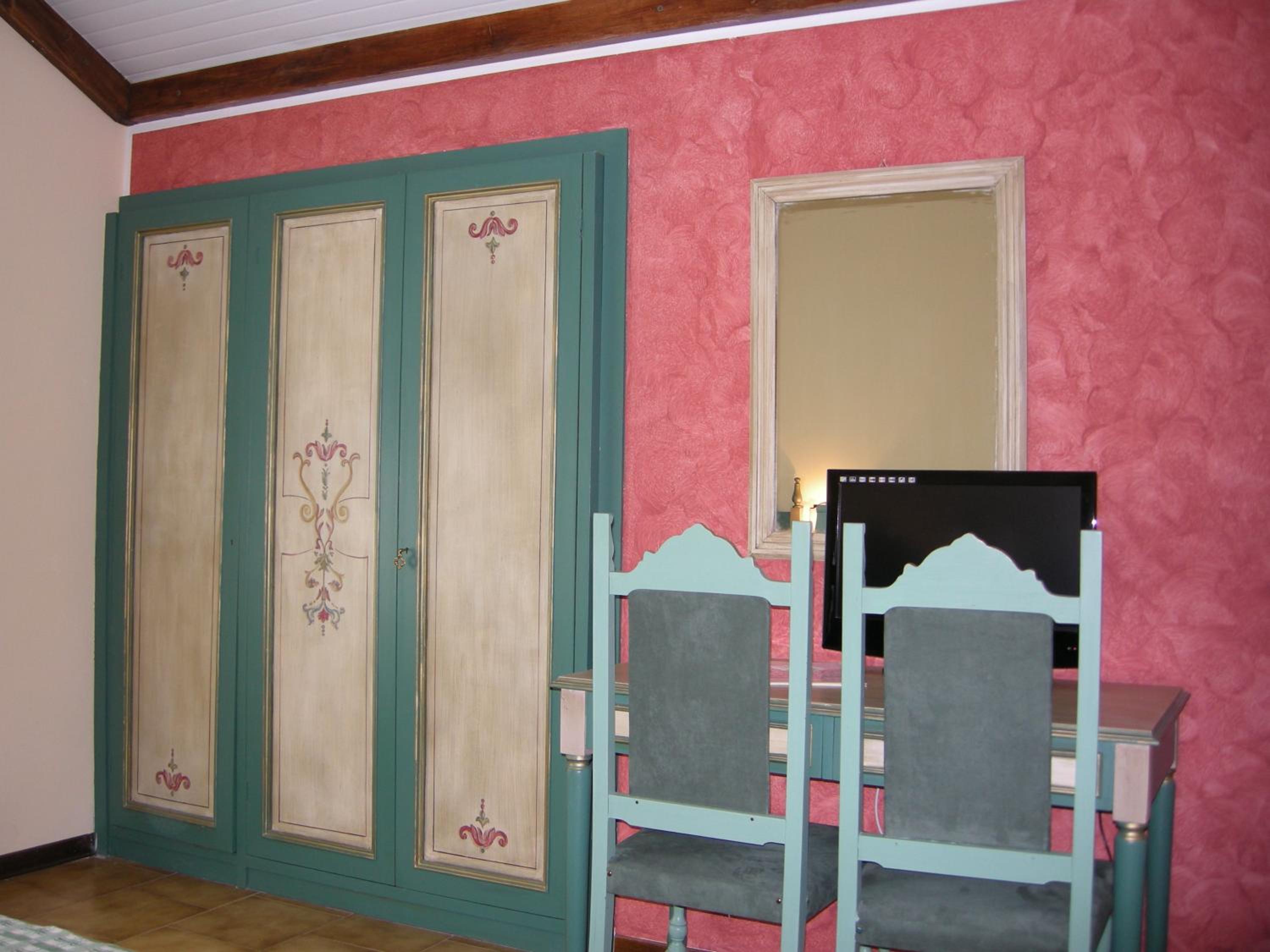 Basic Triple Room photo 3