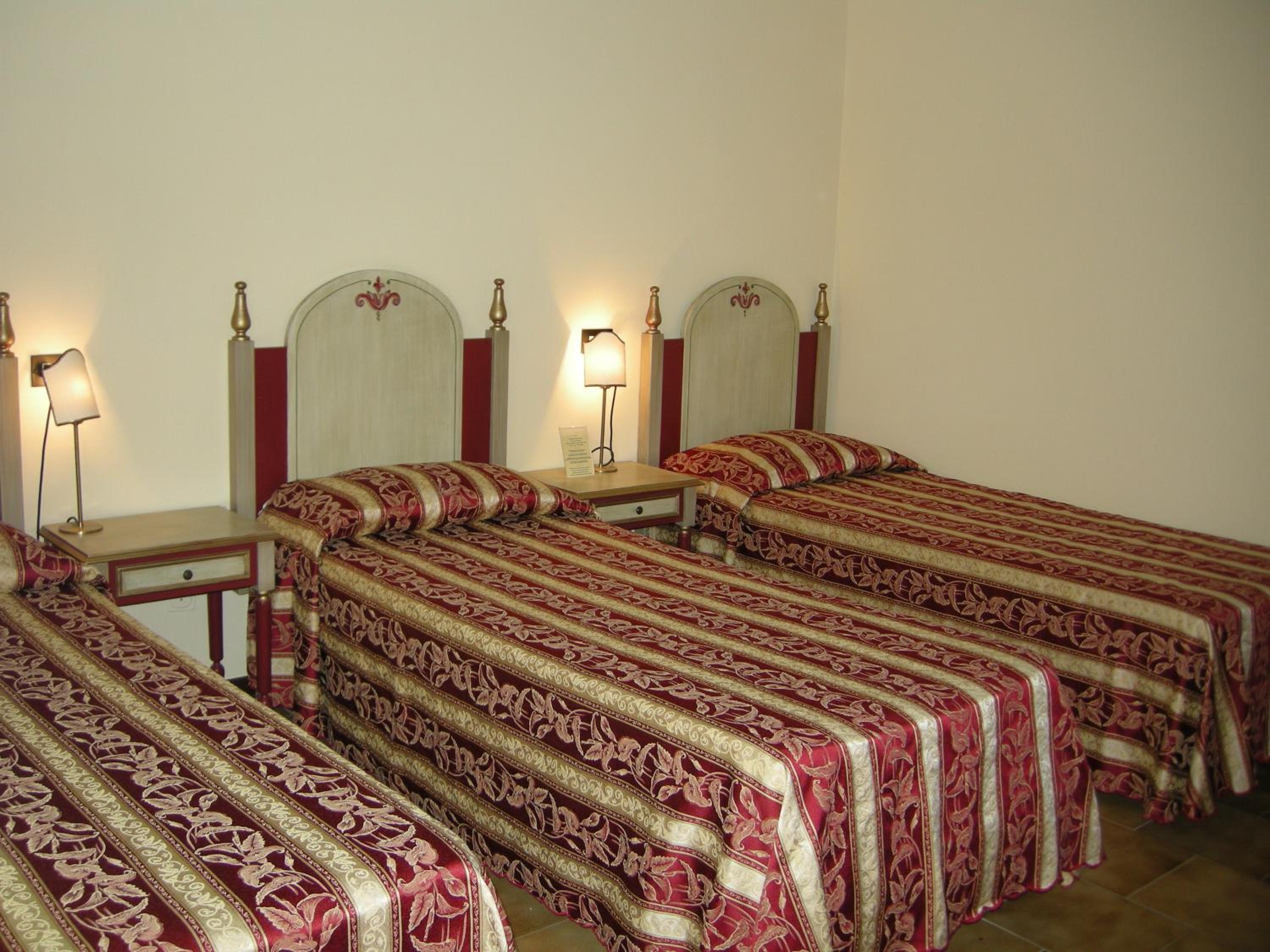 Basic Triple Room photo 2