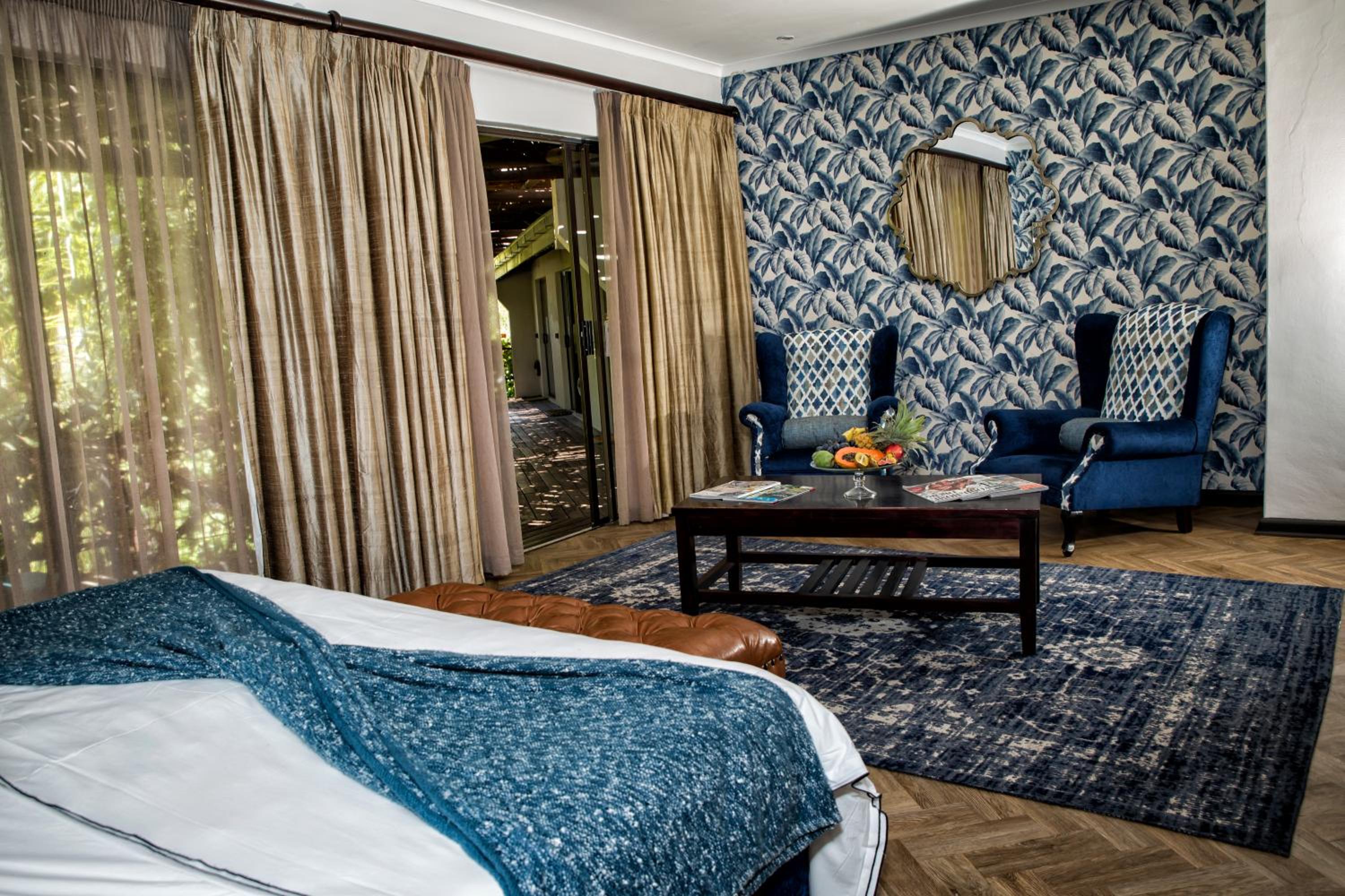 Executive Suite - Photo 7
