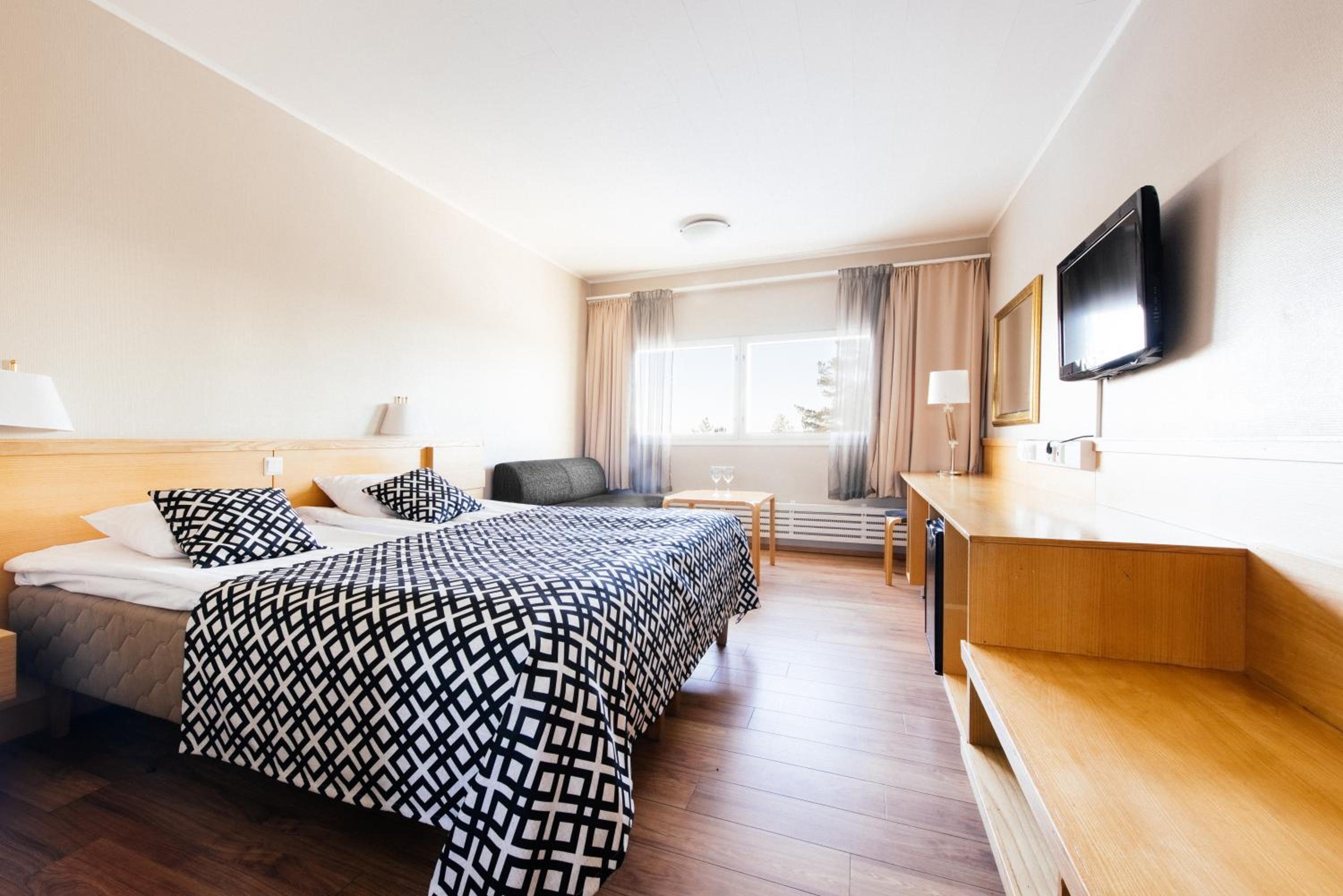 Family Room (2 Adults + 2 Children)