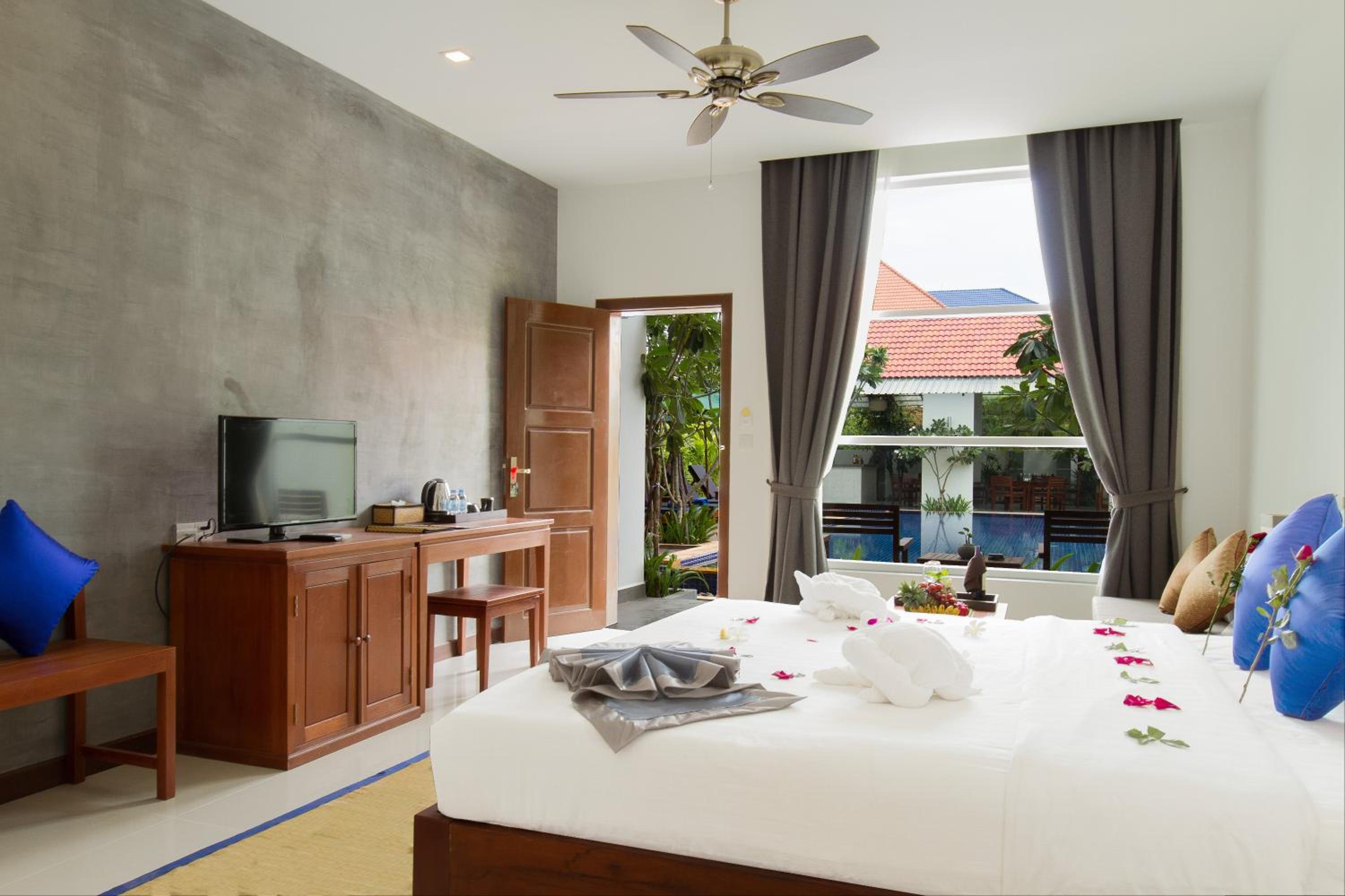 King Room with Pool View