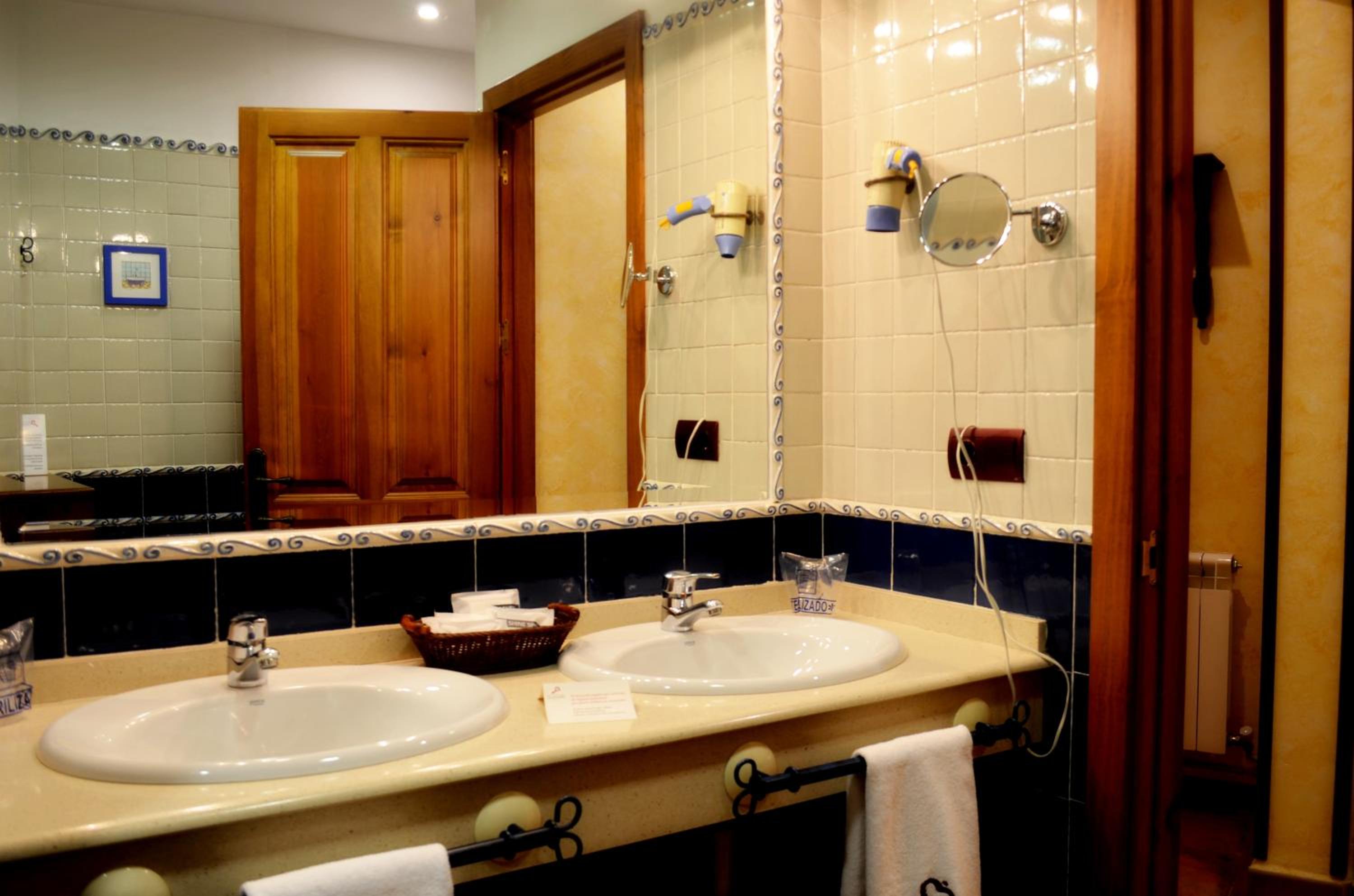 Superior Double Room - Photo 7
