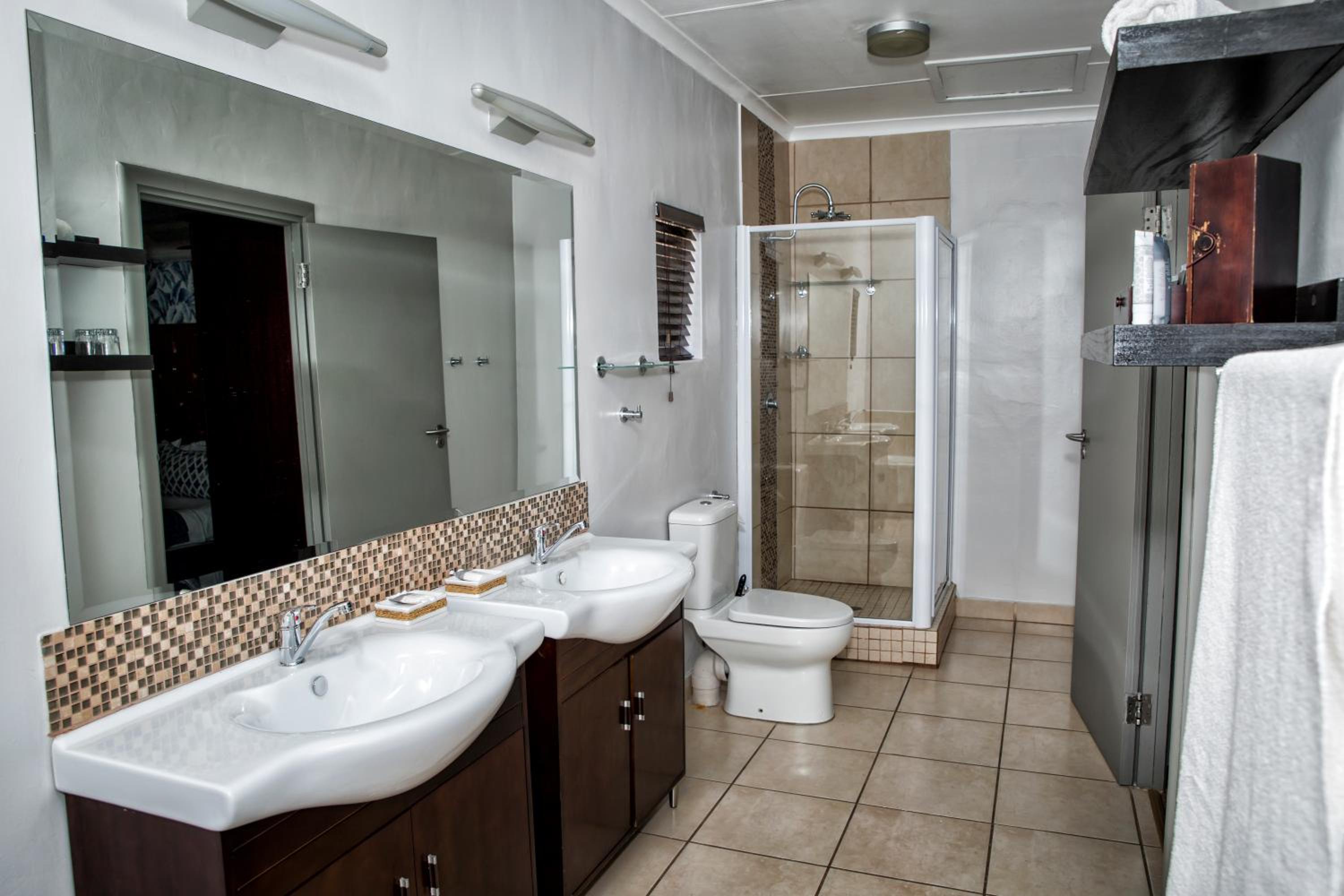 Executive Suite - Photo 3