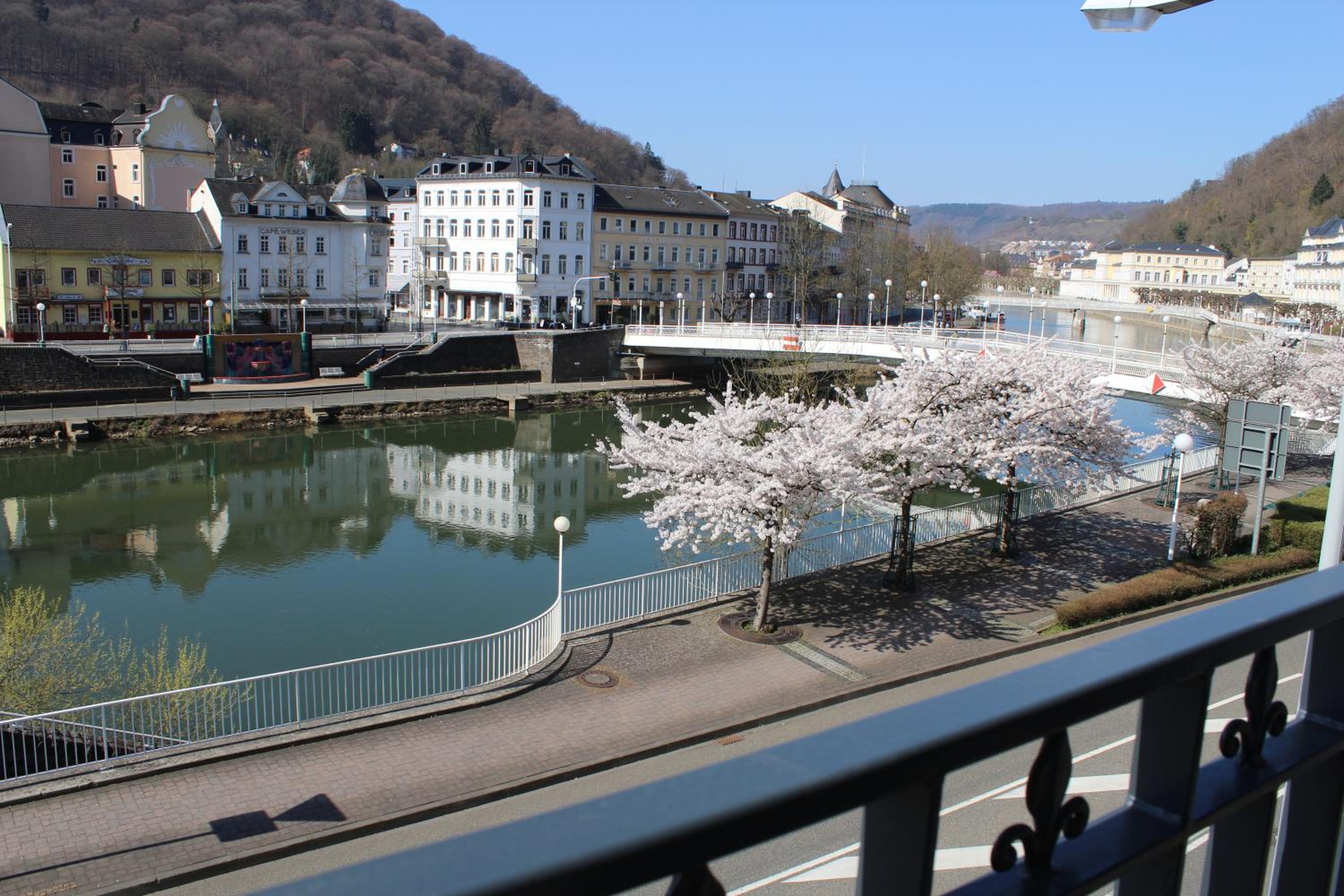 Apartment with Balcony photo 3