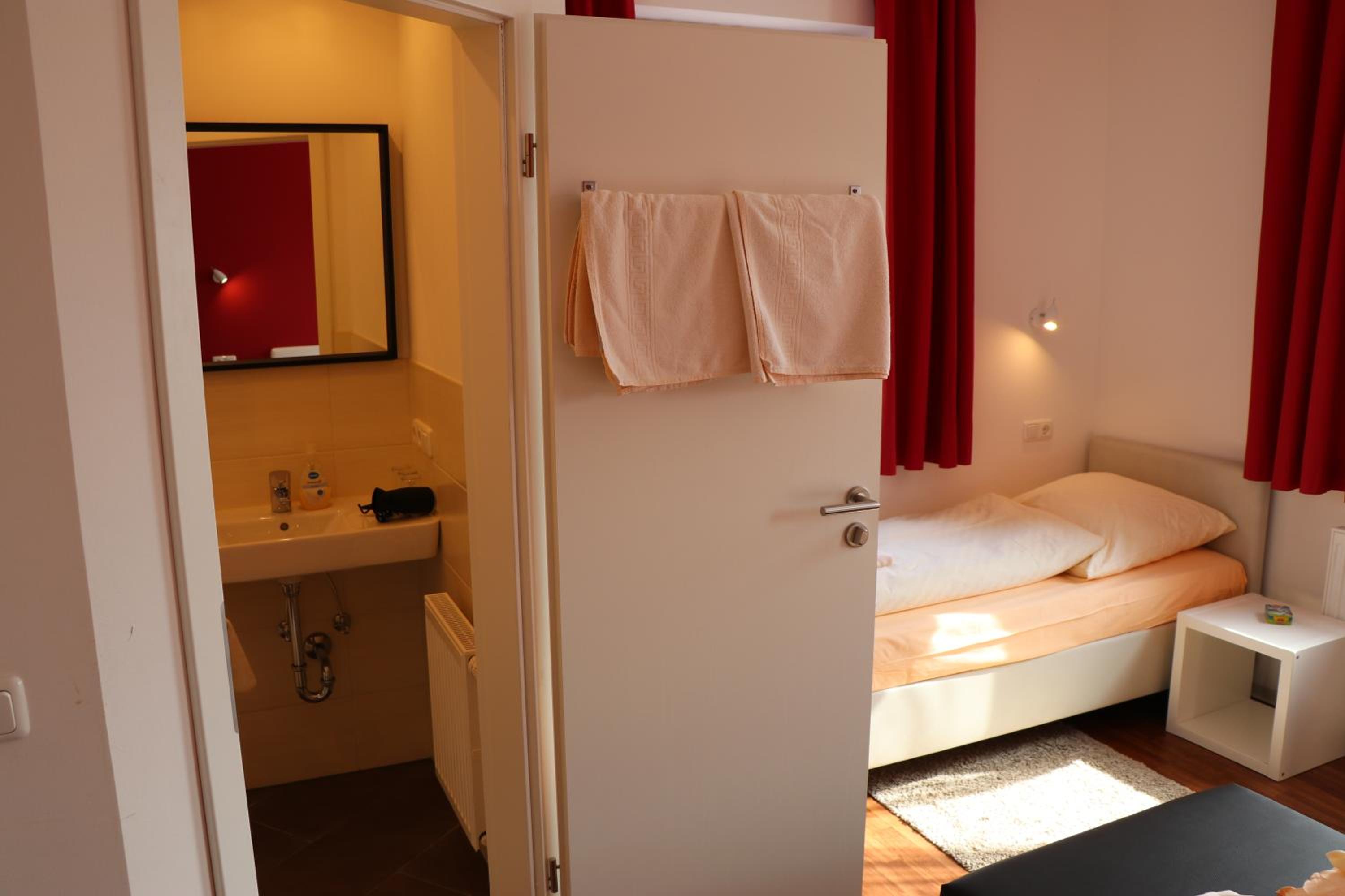 Classic Triple Room - Photo 14