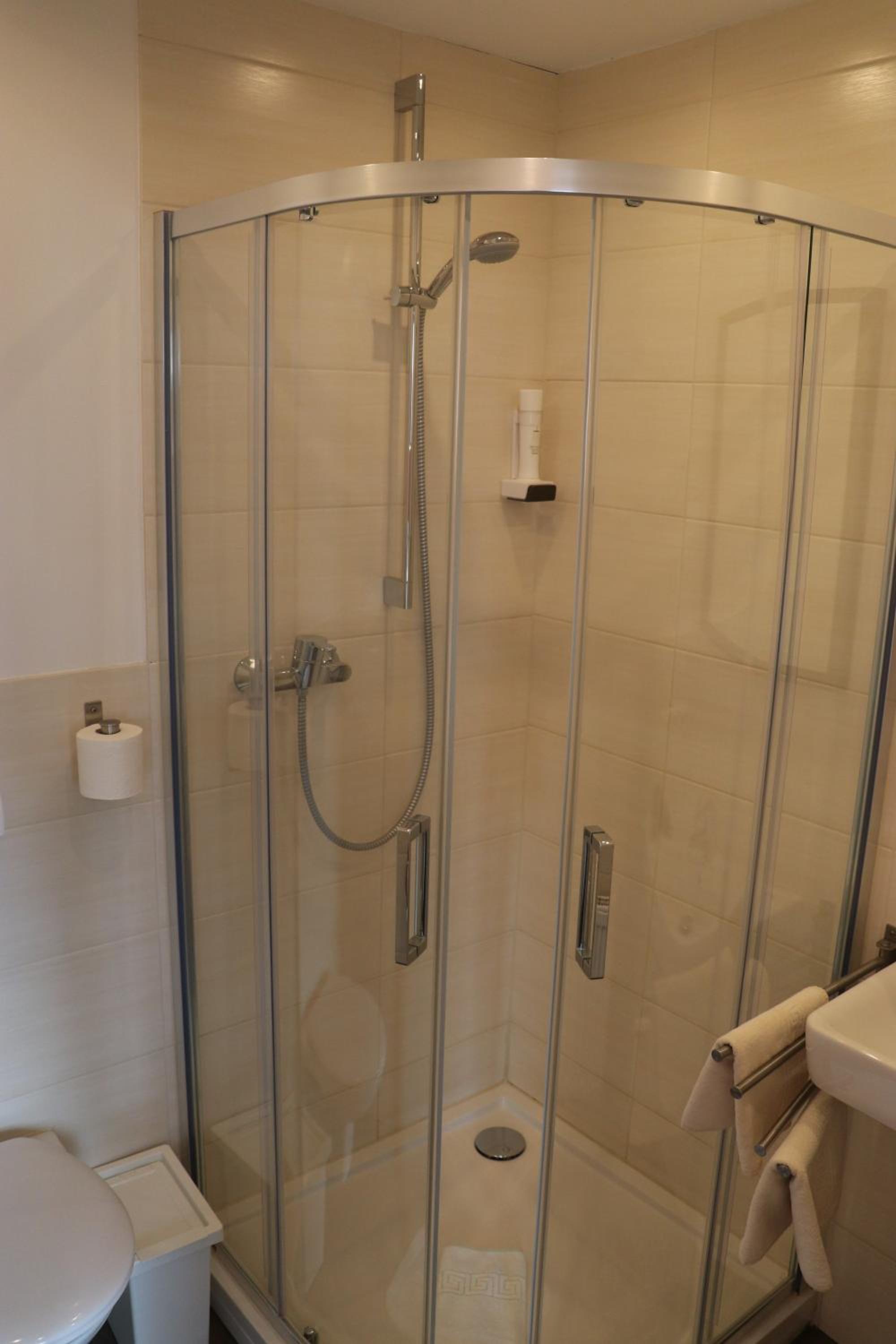 Classic Triple Room - Photo 13