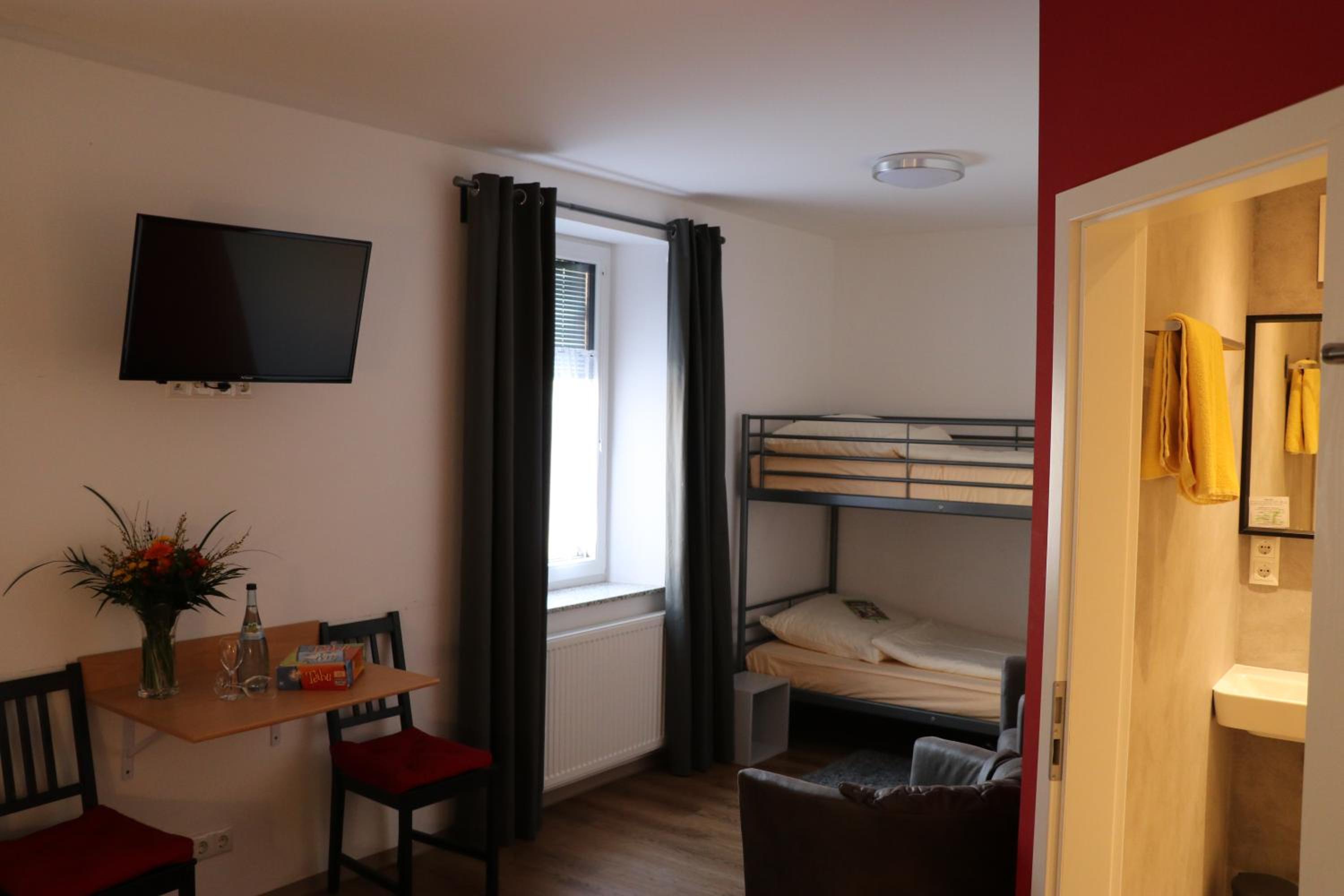 Classic Quadruple Room - Photo 4