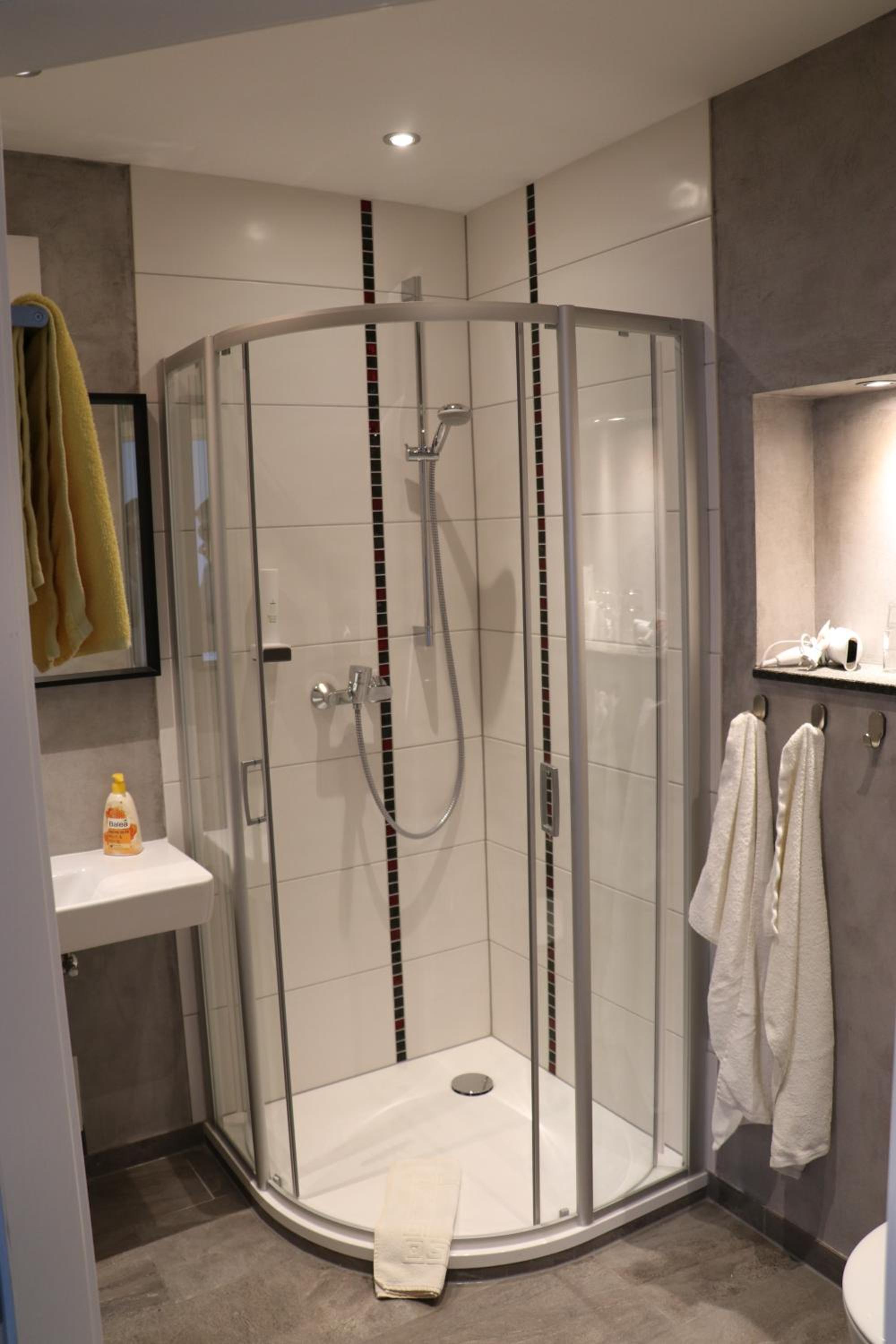 Classic Quadruple Room - Photo 11