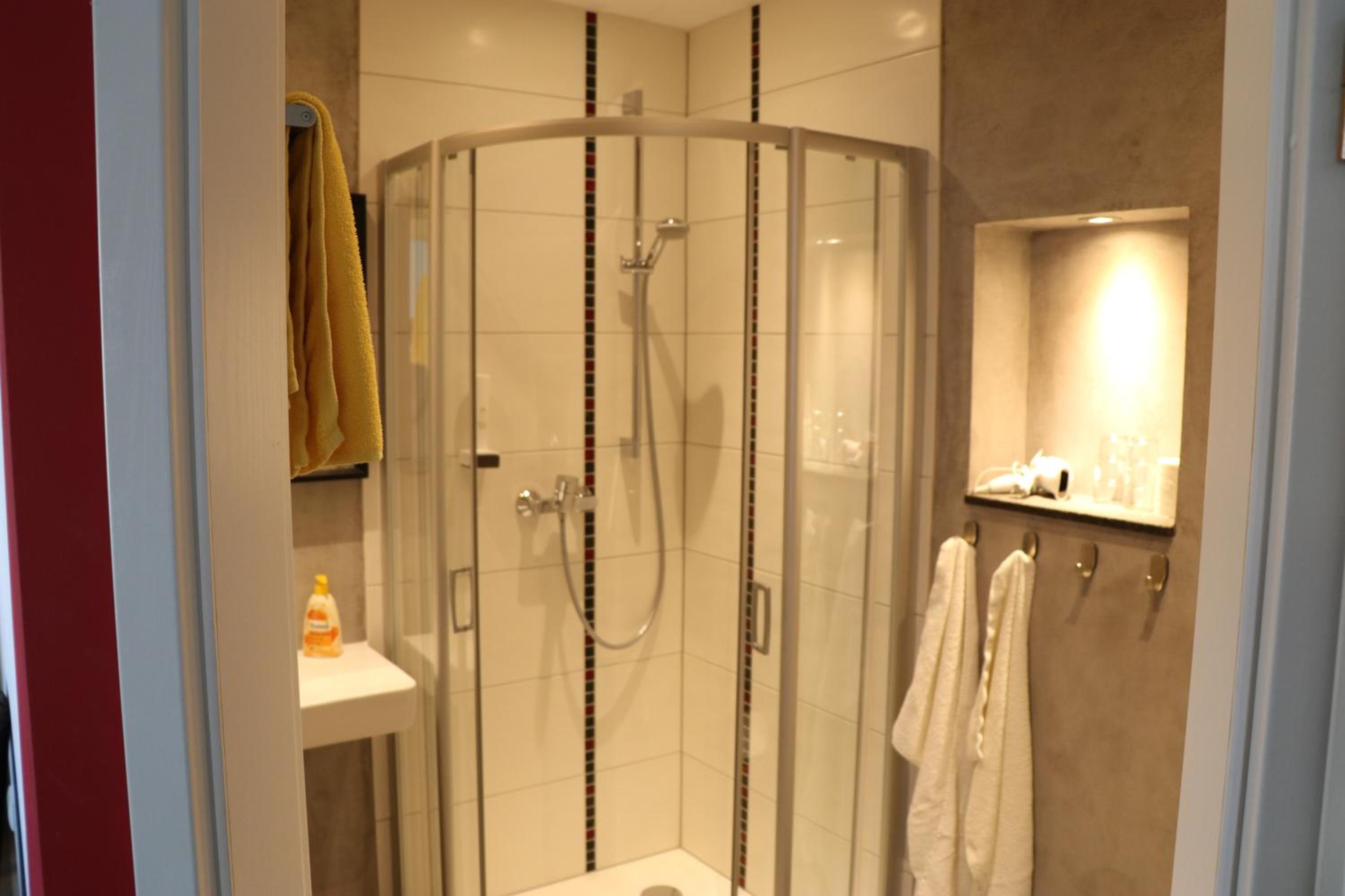 Classic Quadruple Room - Photo 12