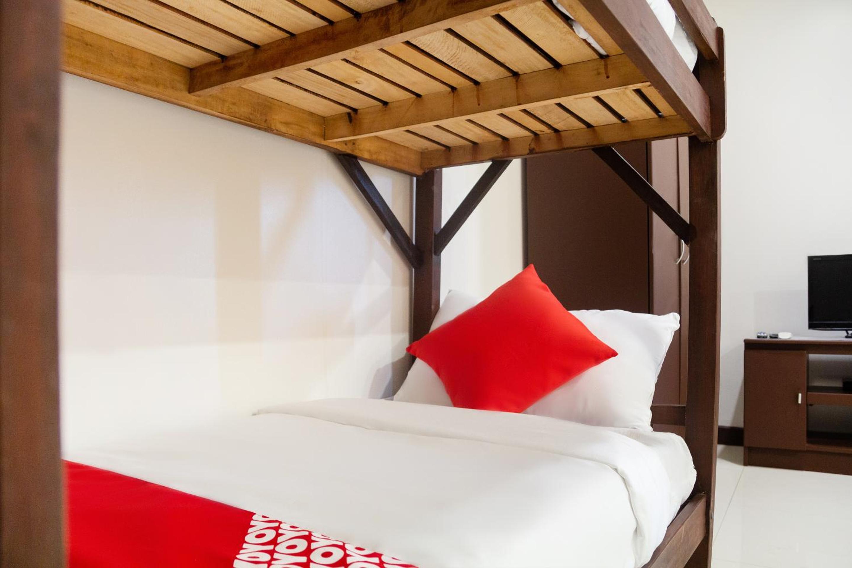 6-Bed Mixed Dormitory Room photo 3
