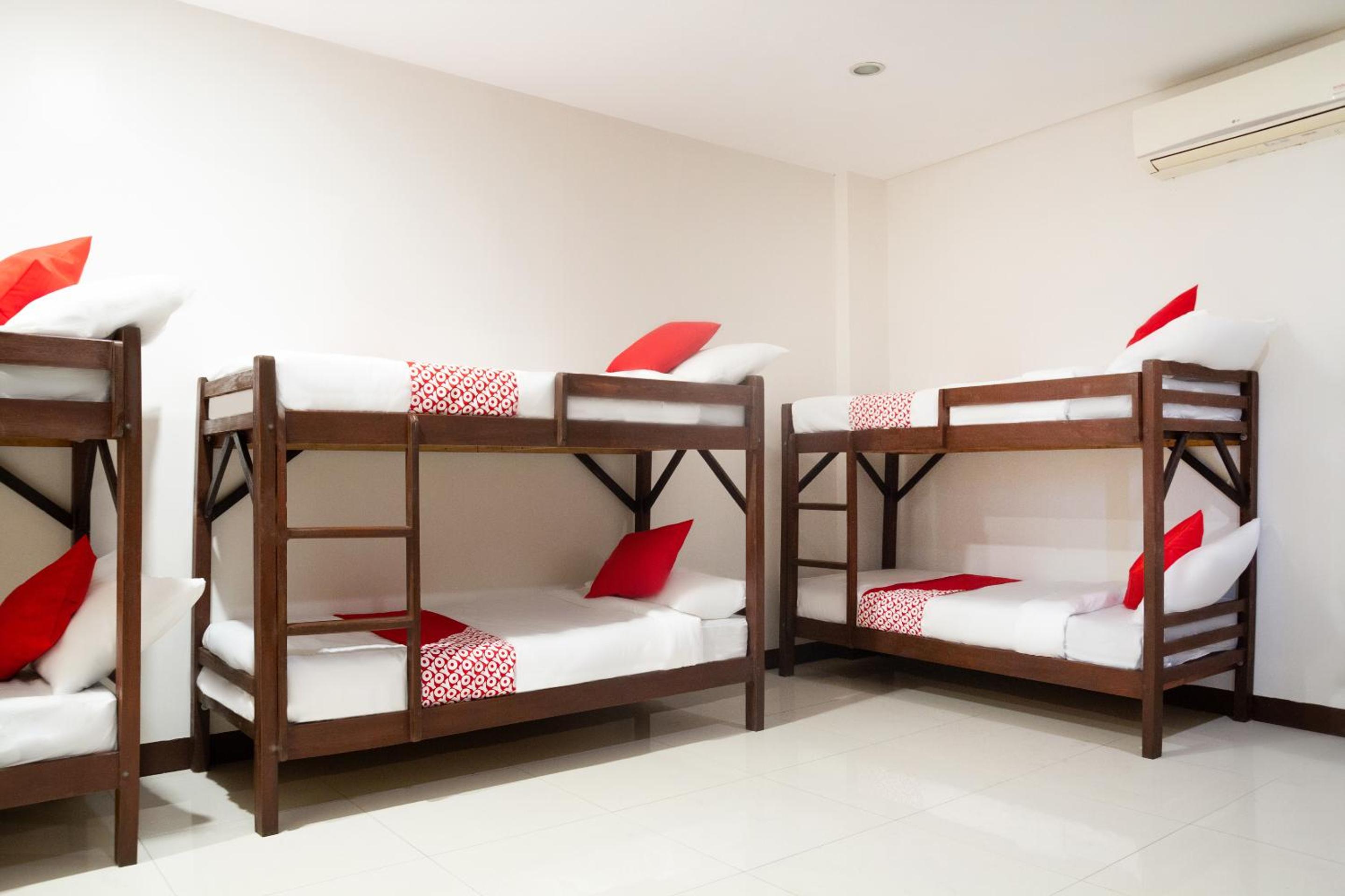 6-Bed Mixed Dormitory Room photo 1
