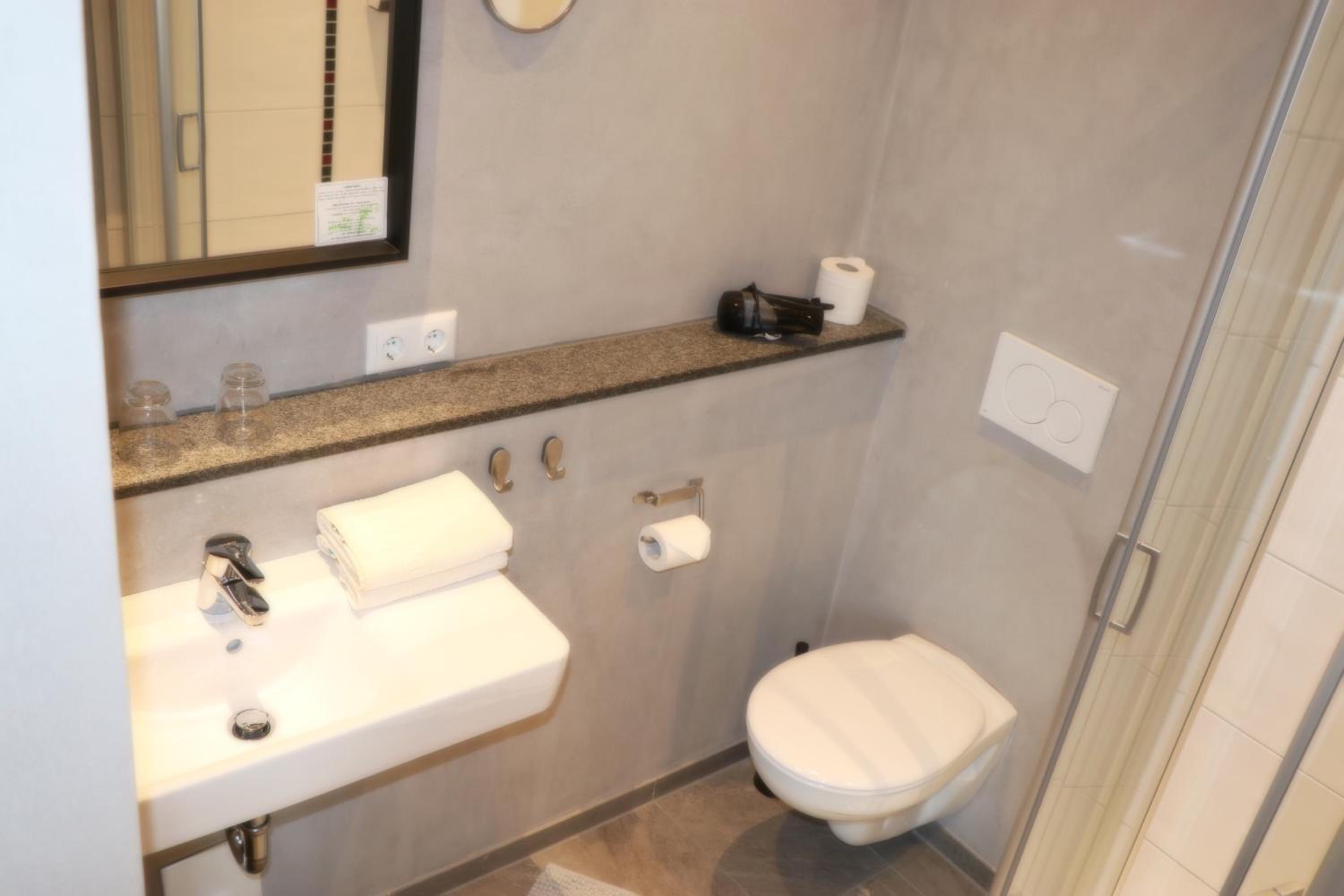 Classic Double Room - Photo 37