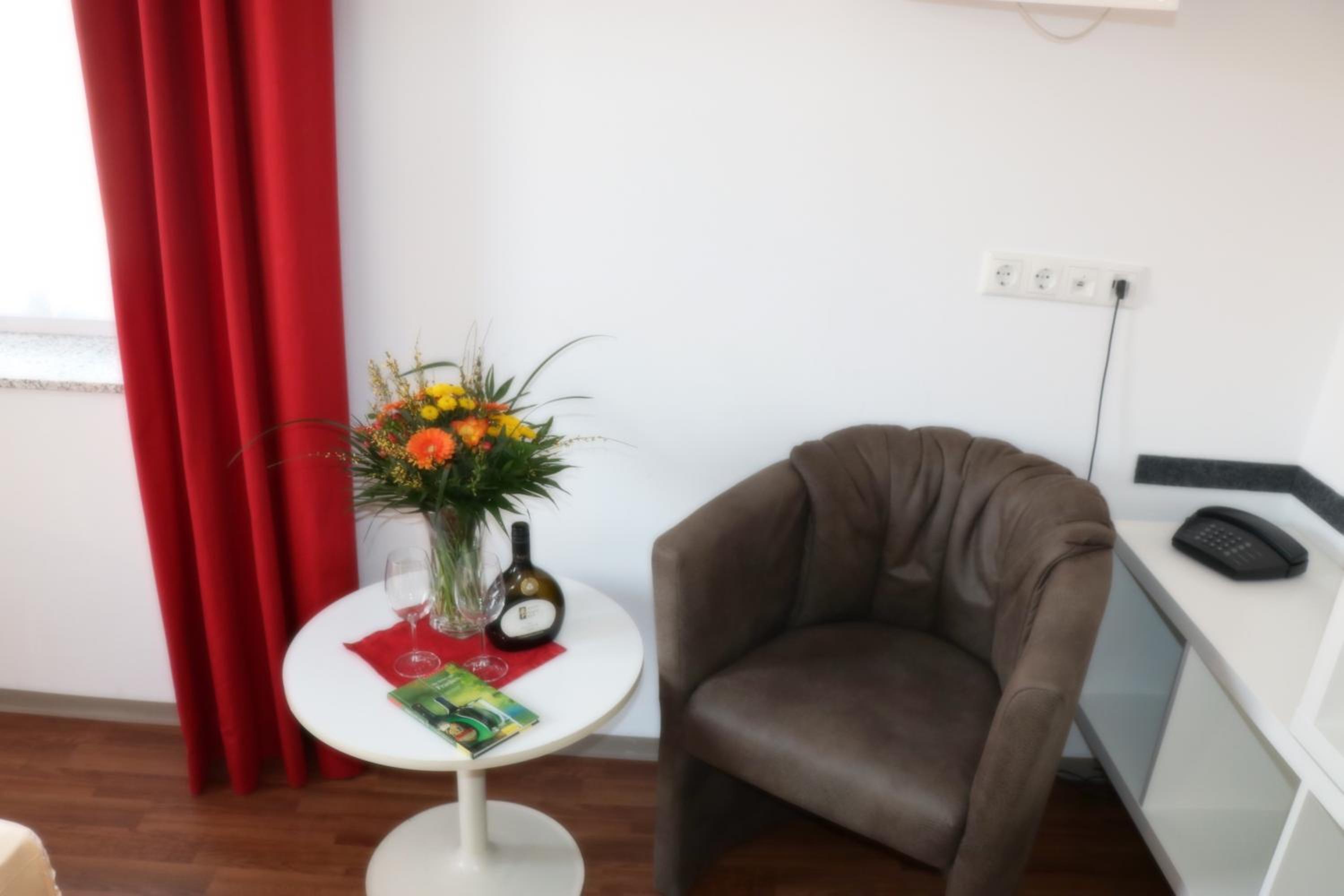 Classic Double Room - Photo 11