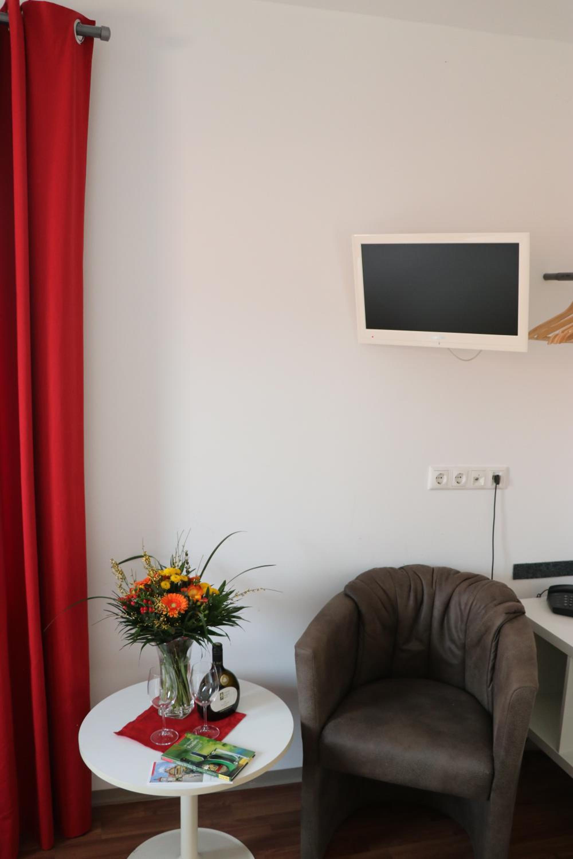 Classic Double Room - Photo 17