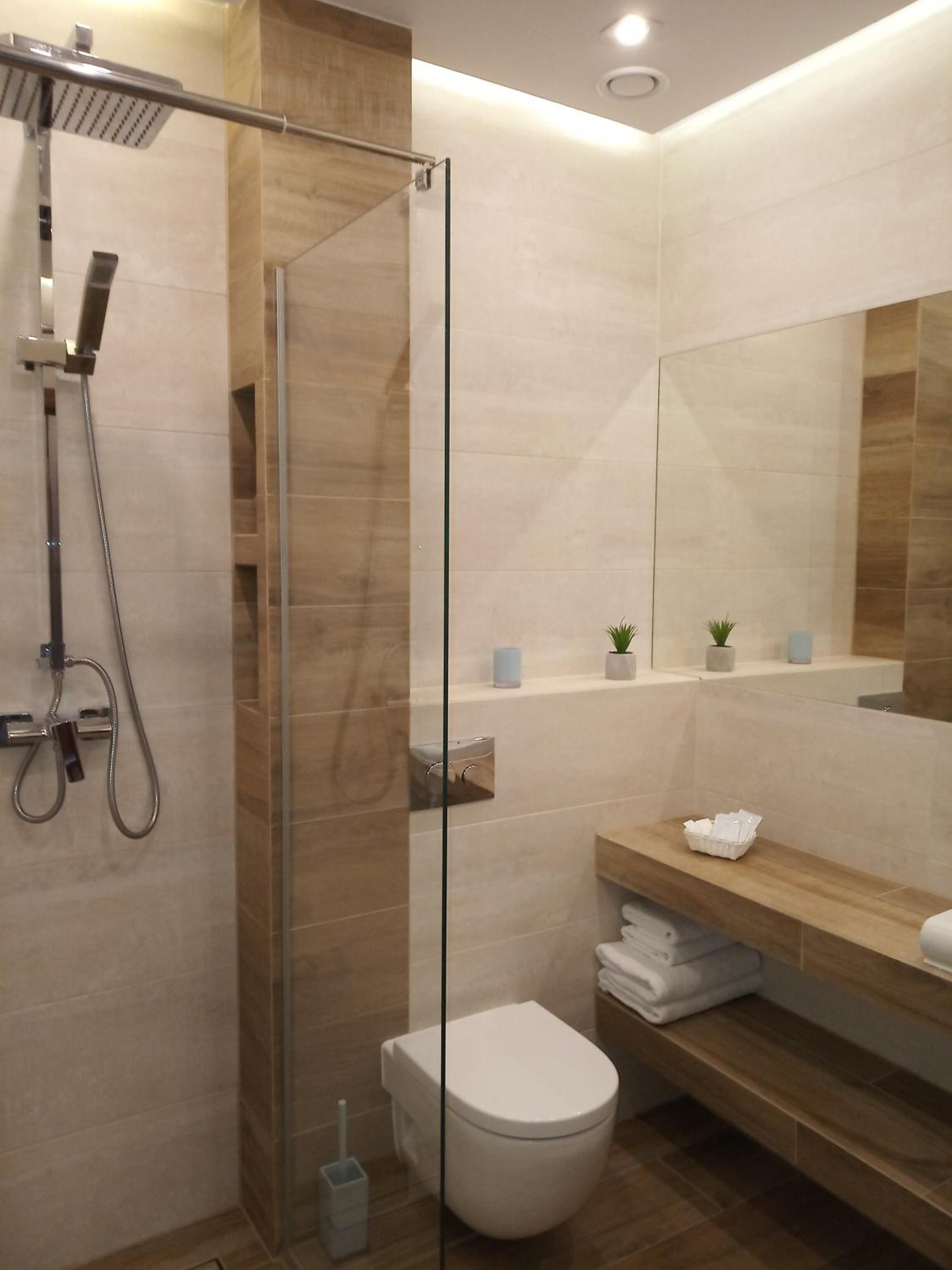 Deluxe Double Room with Shower photo 2