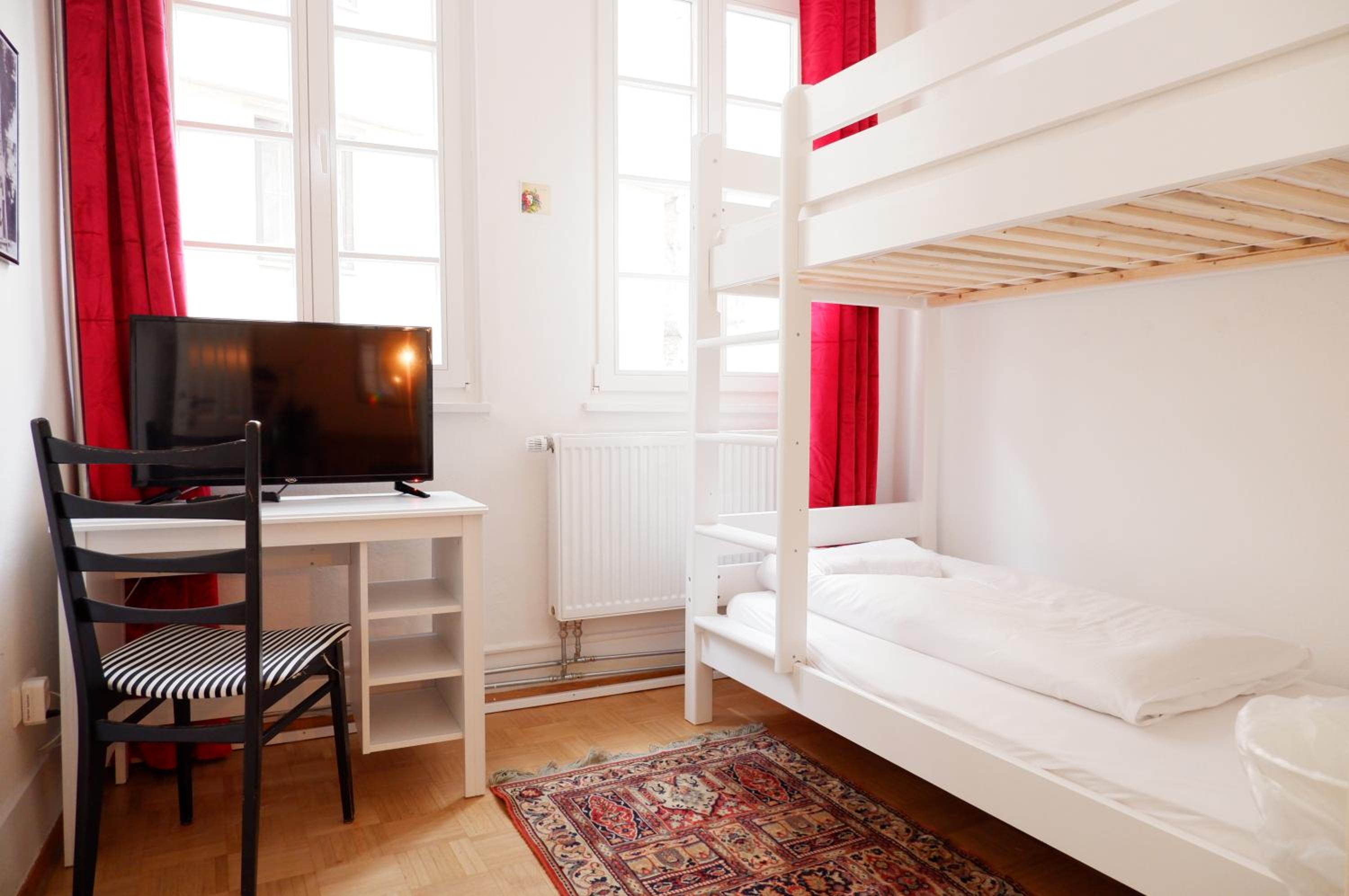 Standard Twin Room with Shared Bathroom photo 1