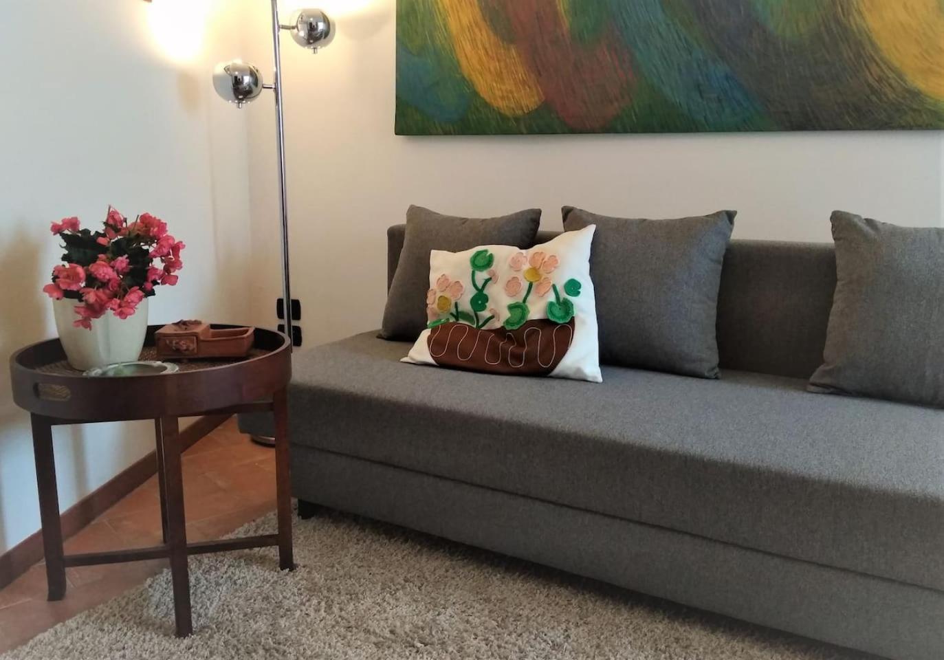 One-Bedroom Apartment - Photo 1