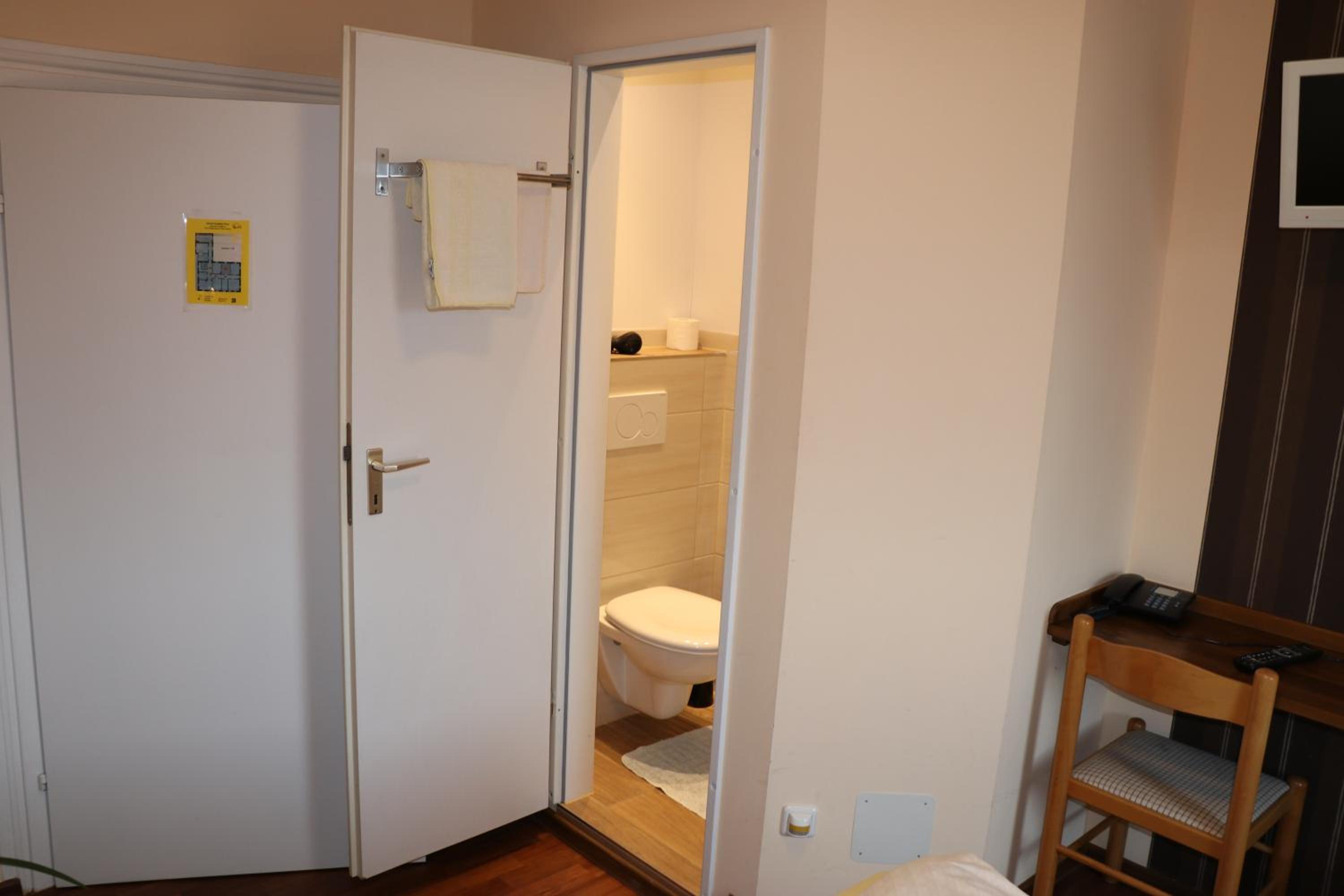 Standard  Double Room - Photo 10