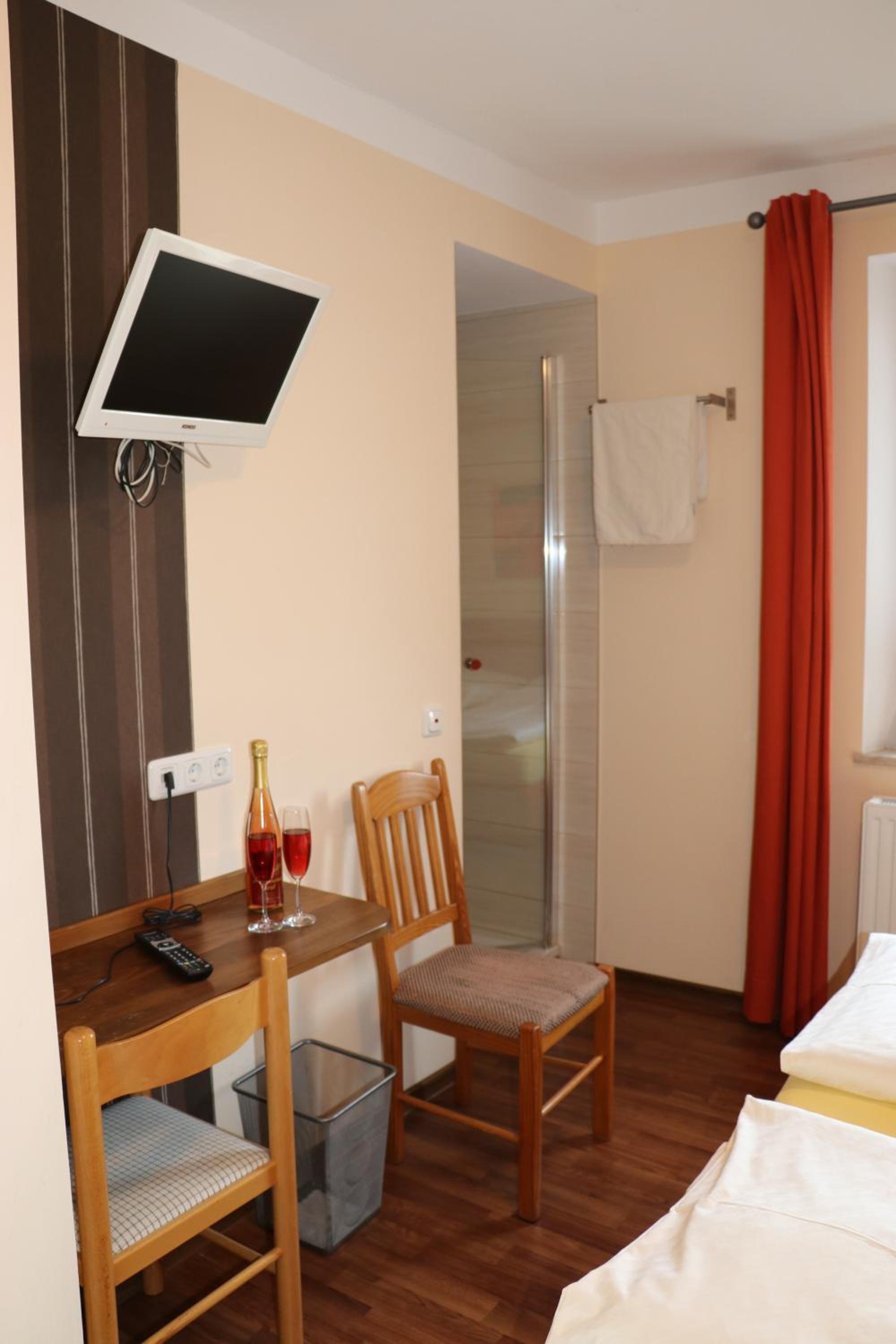 Standard  Double Room - Photo 13