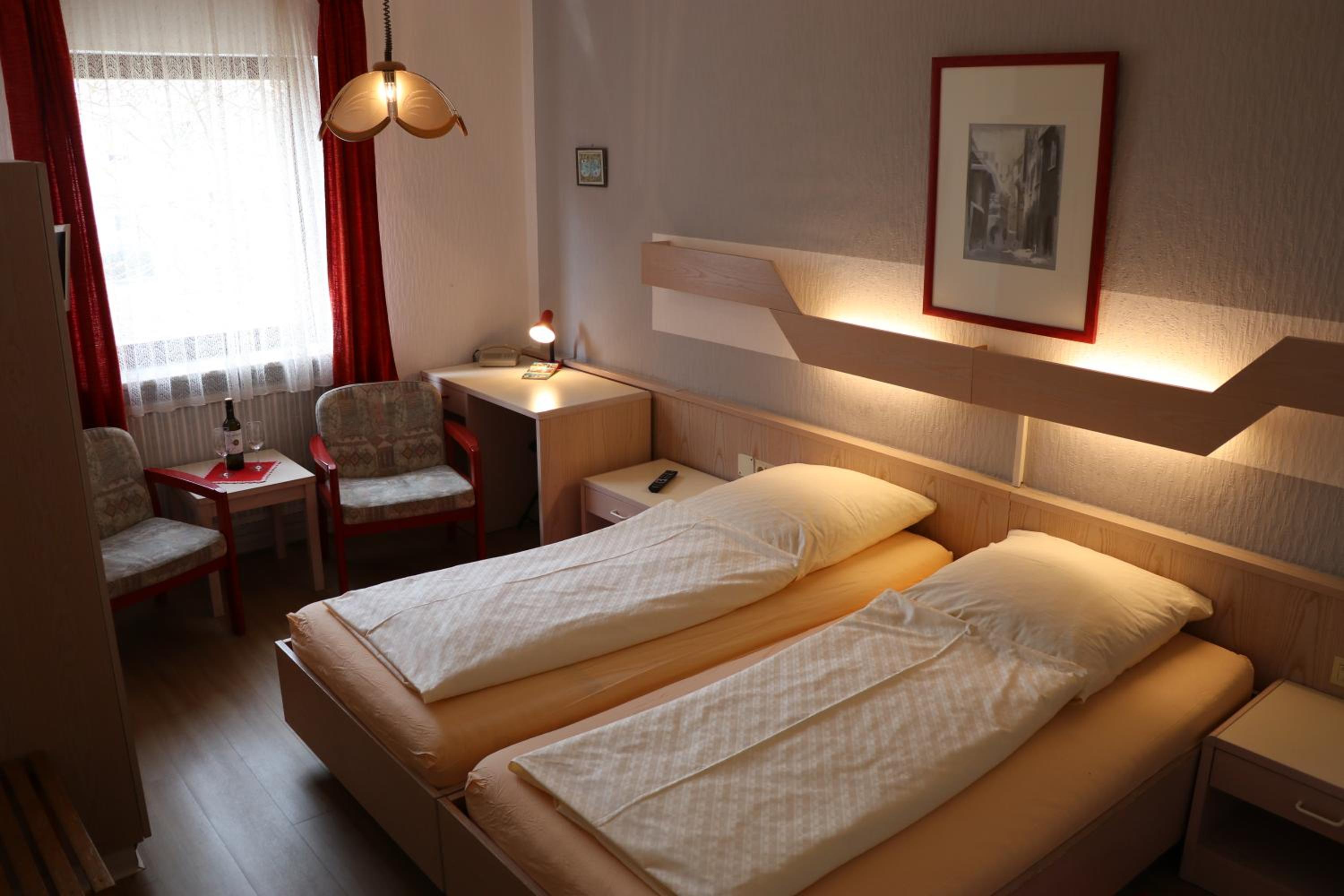 Standard  Double Room - Photo 2