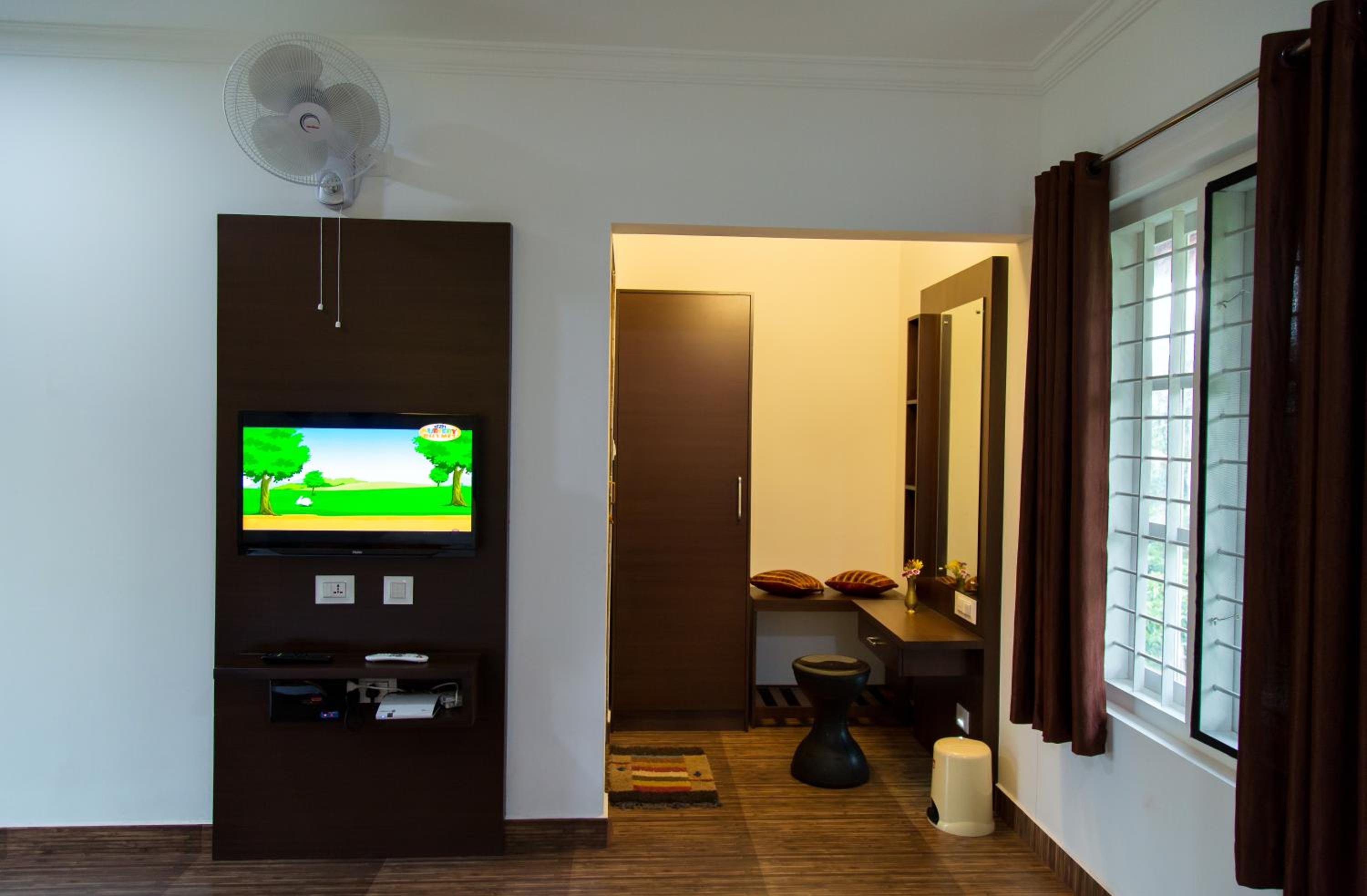 Deluxe Double Room with Balcony photo 1
