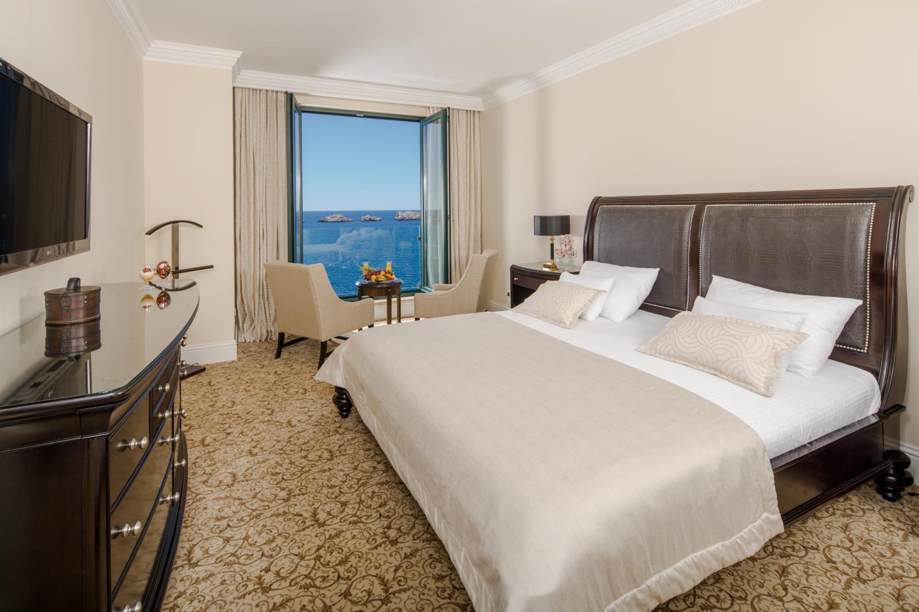 Royal Sky King Suite Sea View with Balcony