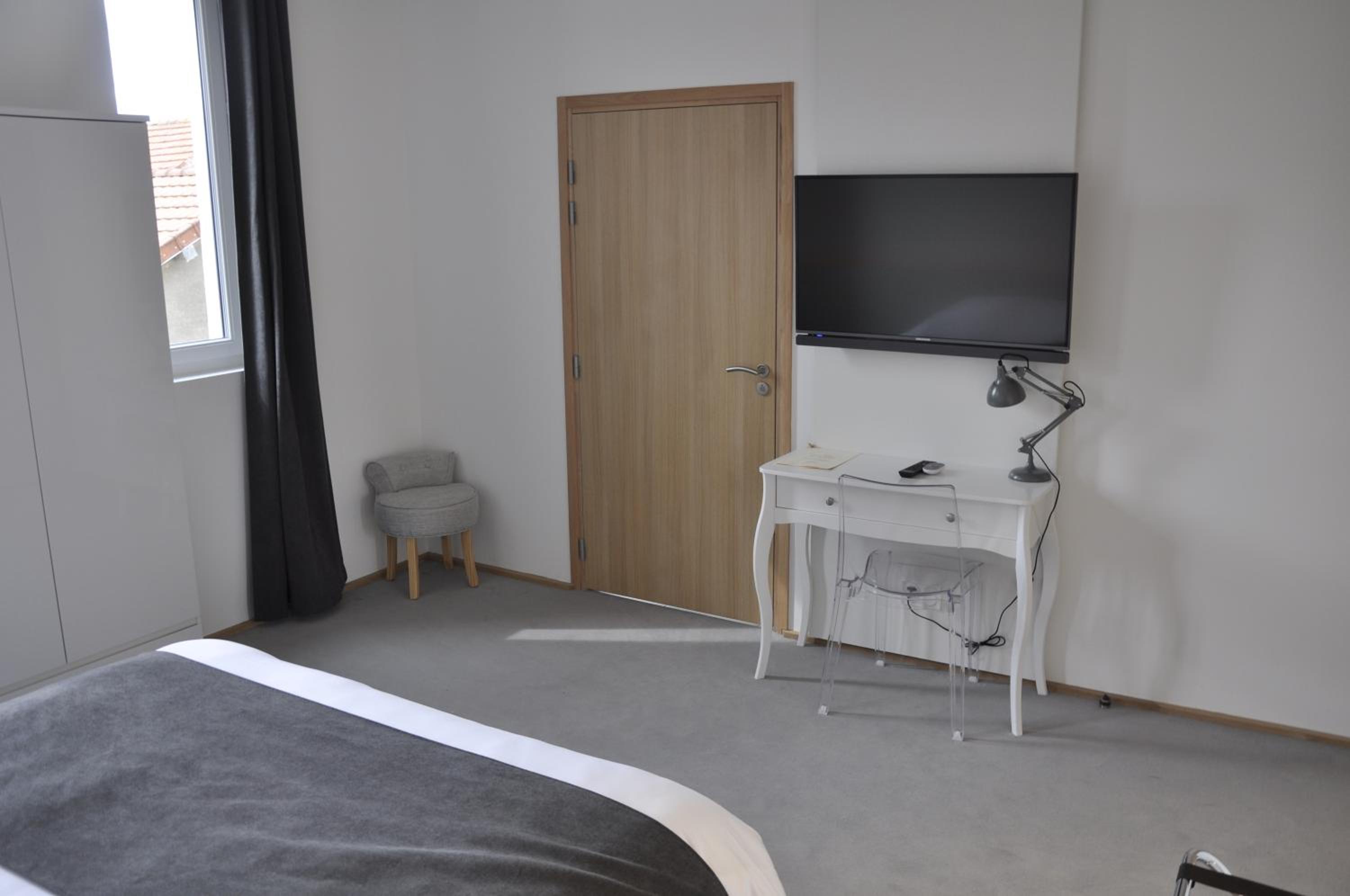 Standard King Room photo 2