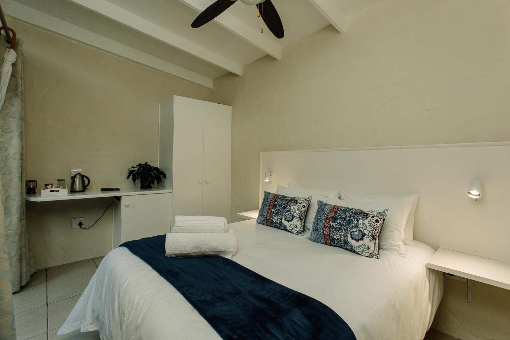 Queen Room photo 1