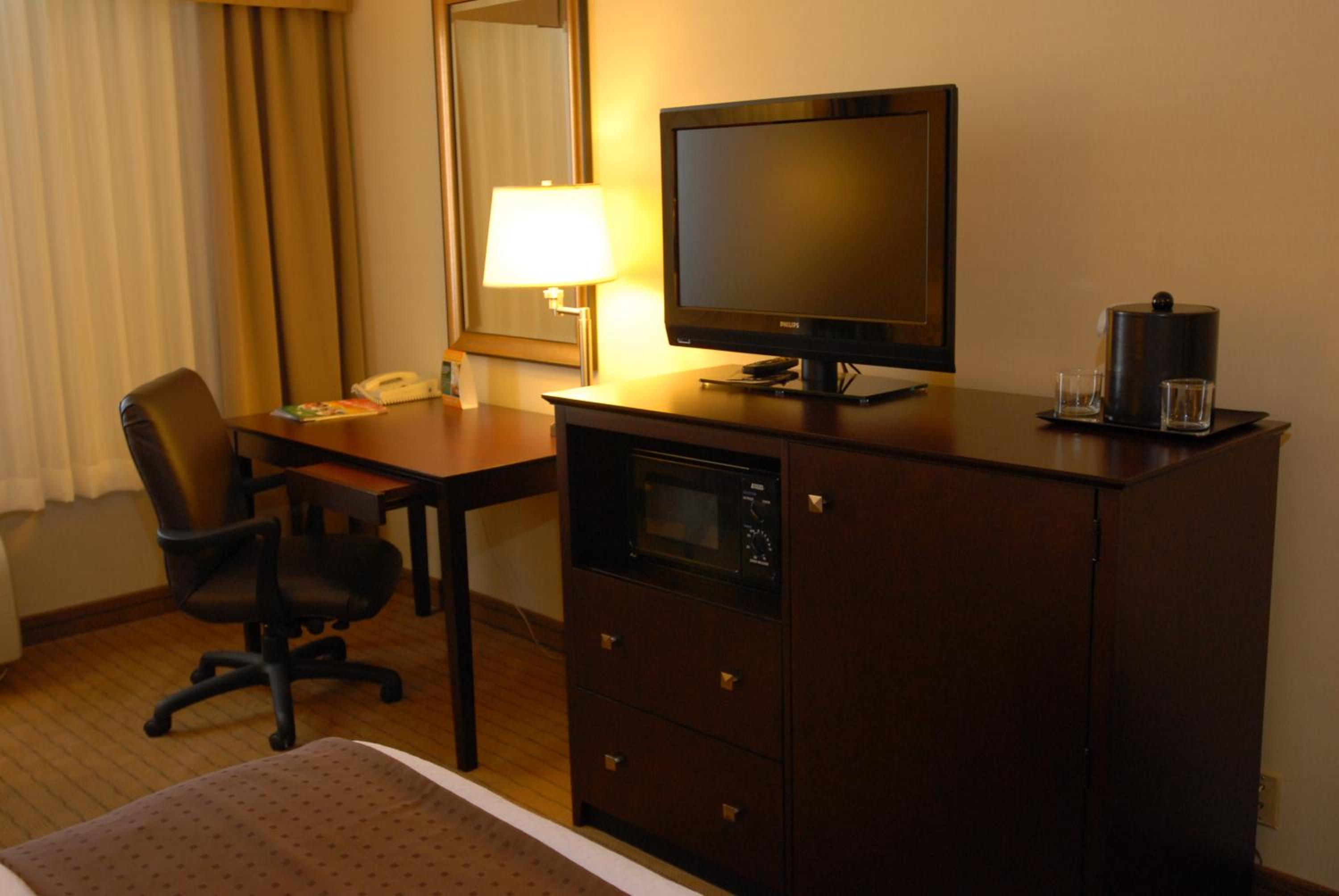 Standard King Room with Sofa Bed - Photo 1