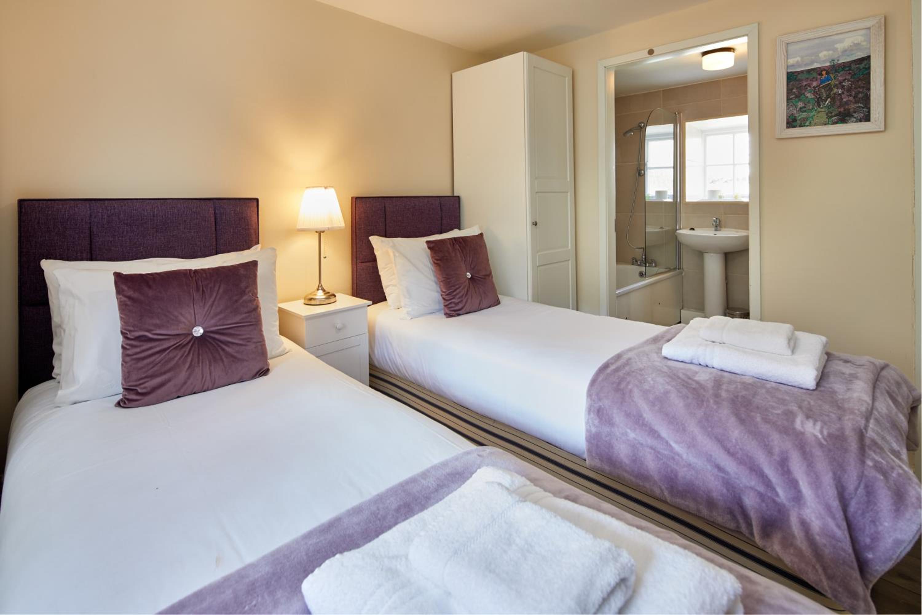 Double or Twin Room - Photo 3