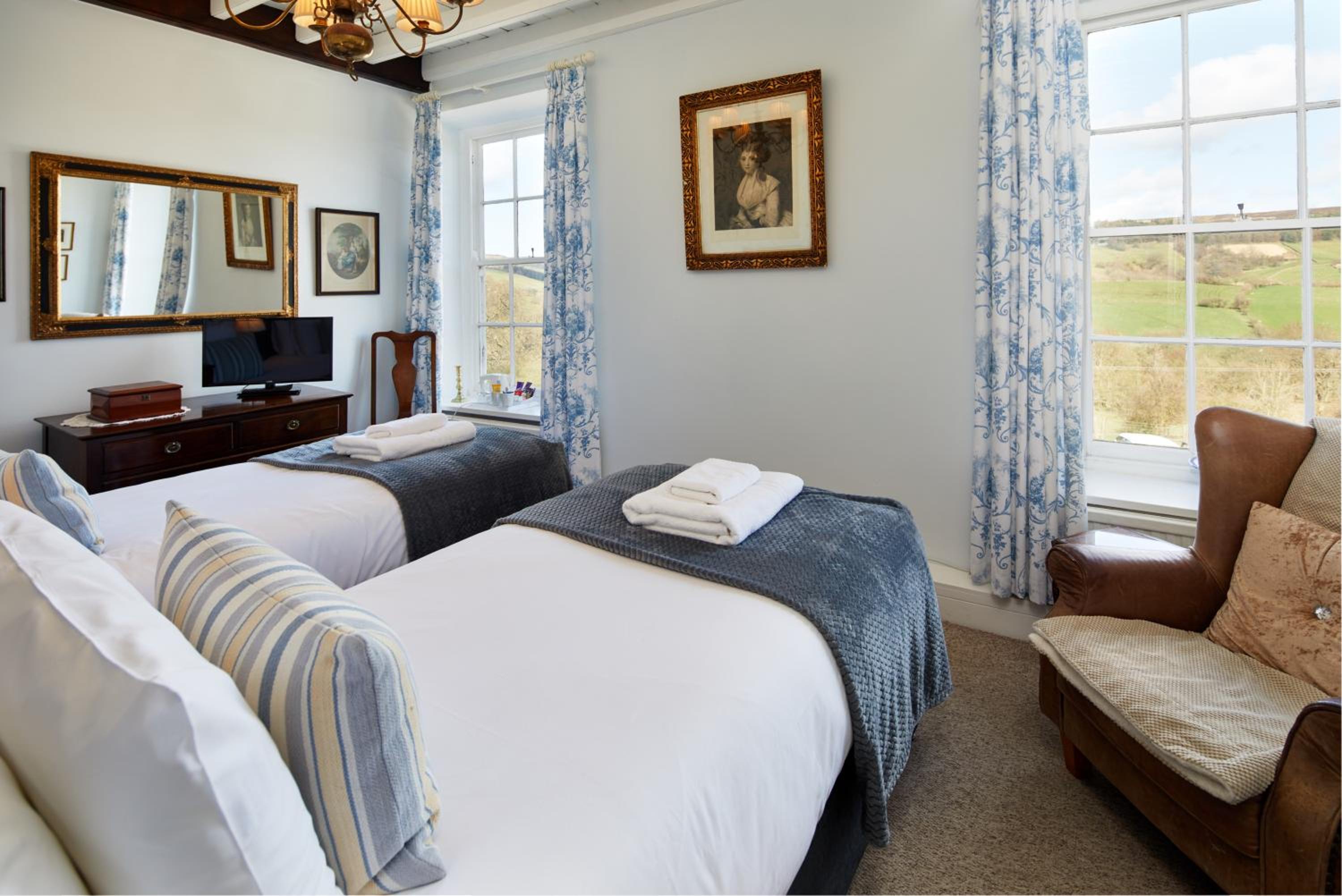 Double or Twin Room - Photo 2