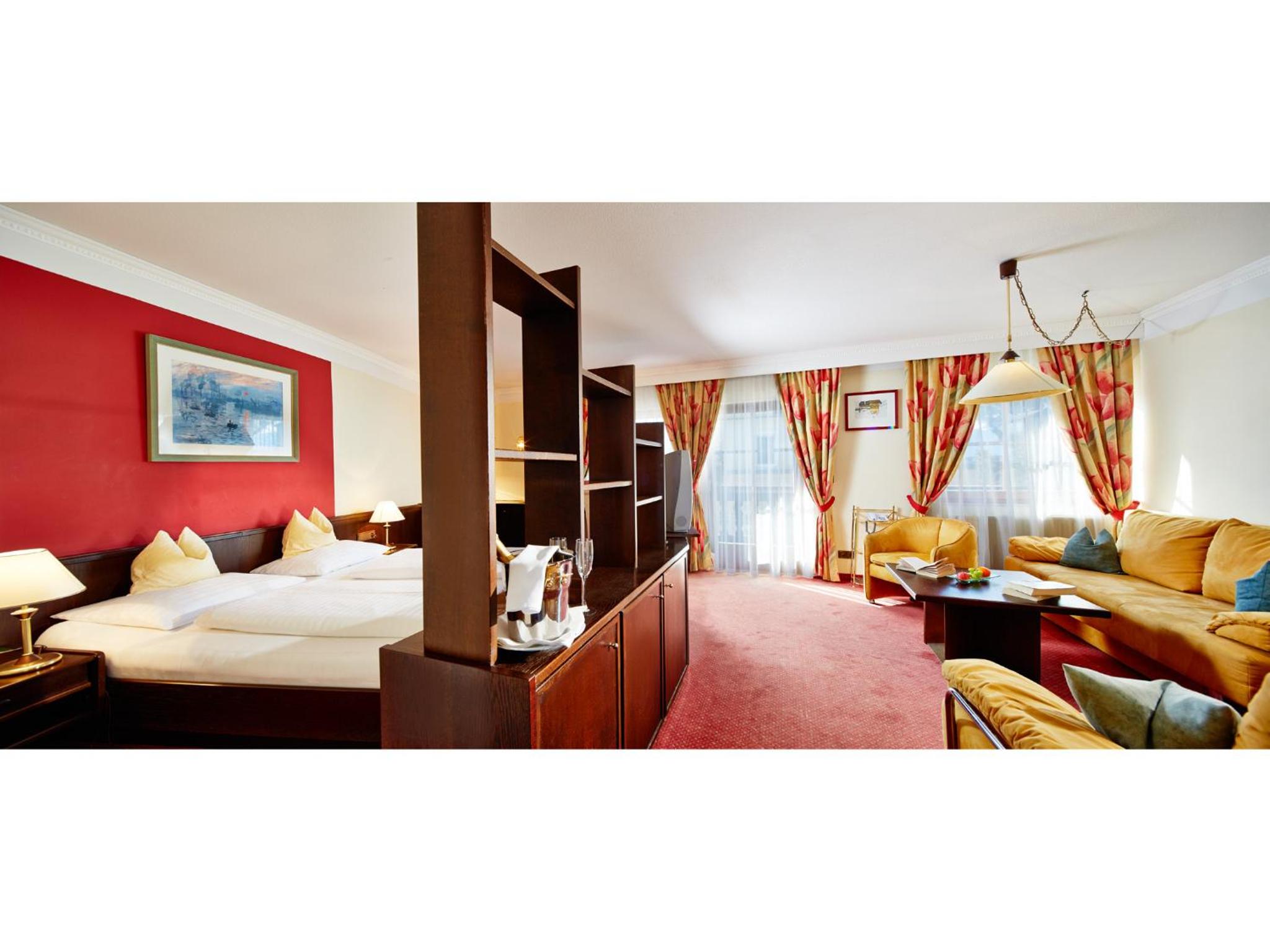 Superior Double Room with Balcony and Air Conditioning