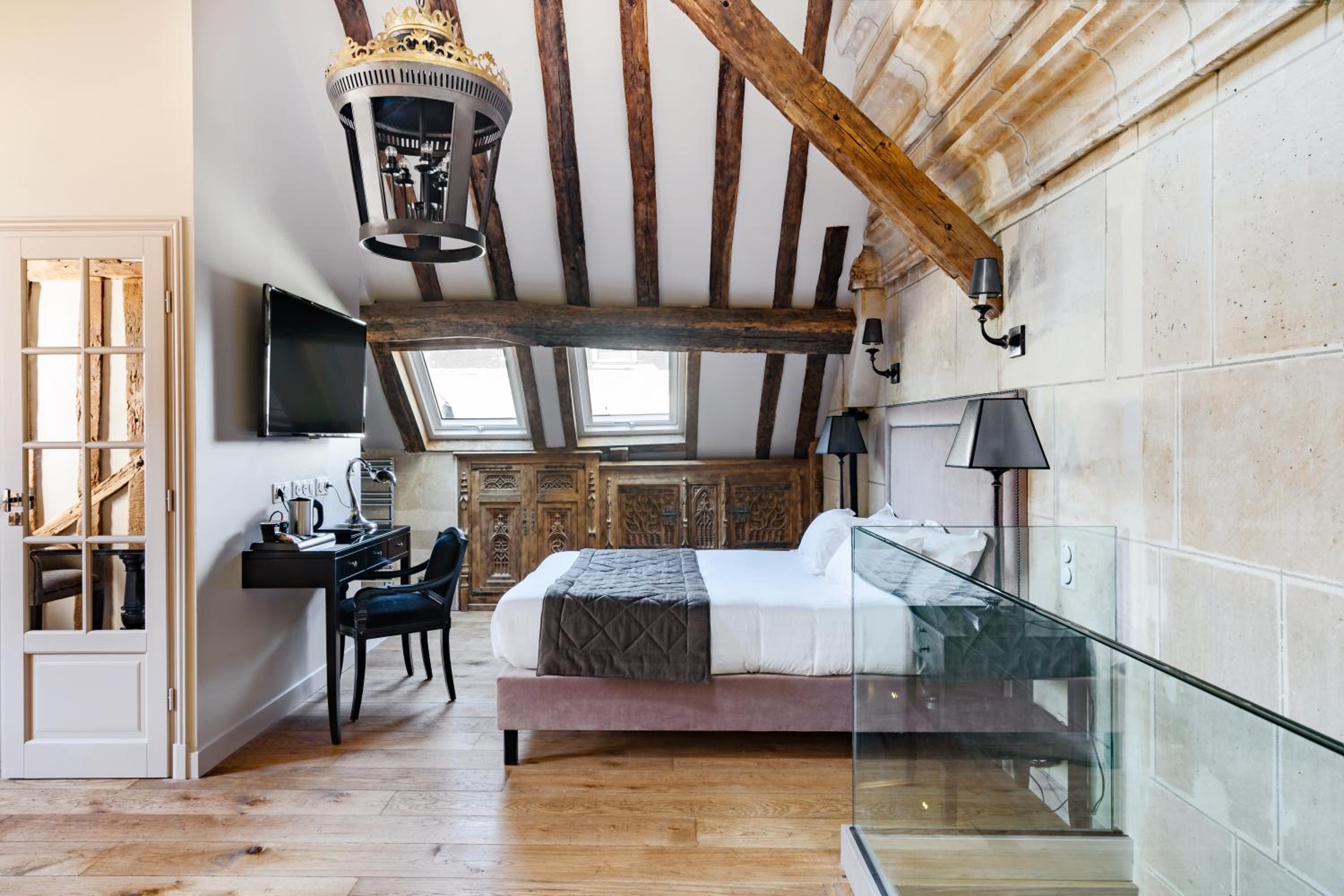 Deluxe Junior Suite photo 3