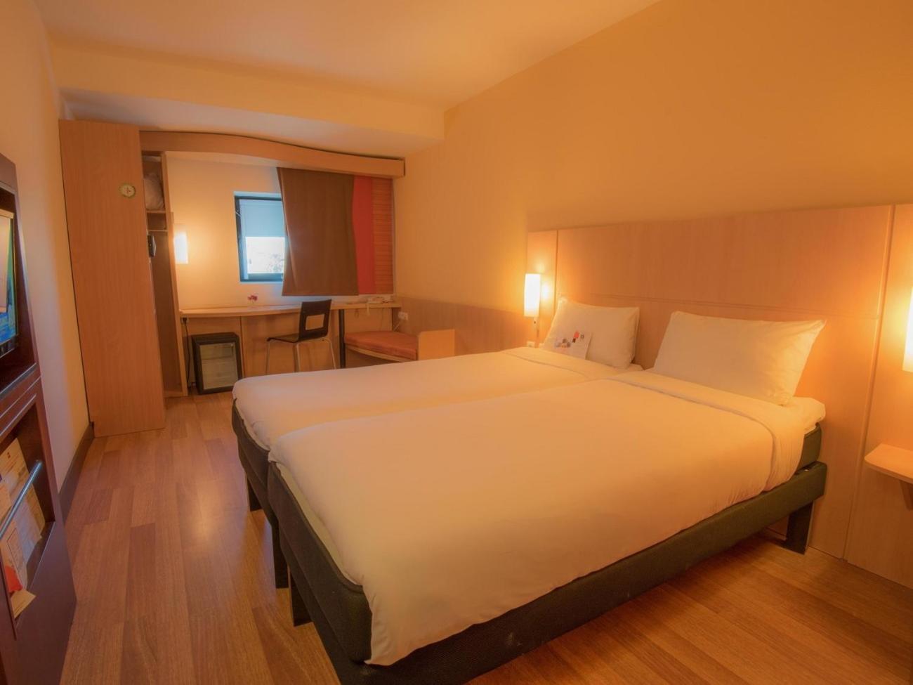 Standard Twin Room photo 2