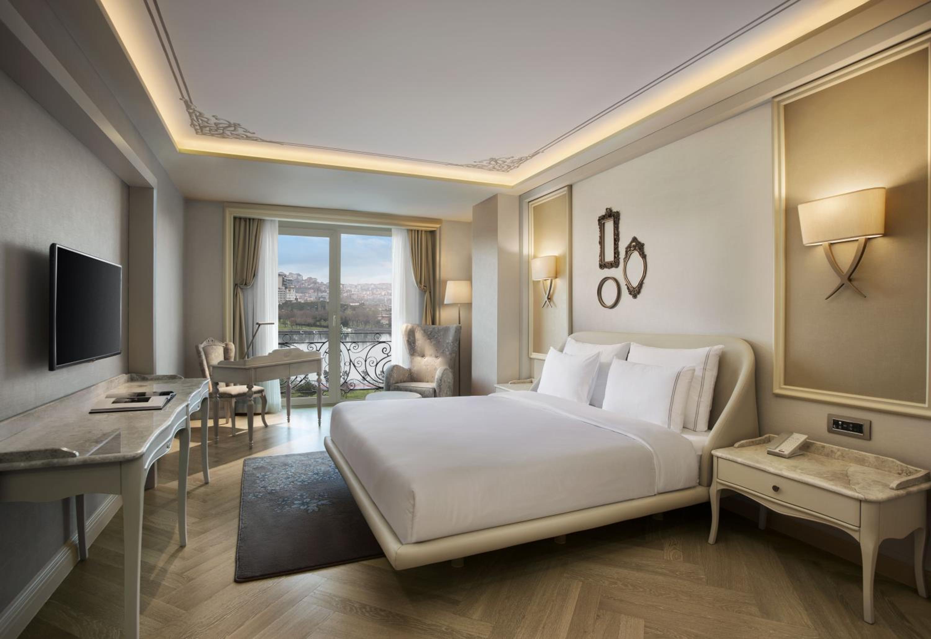 Deluxe King Room with Park View