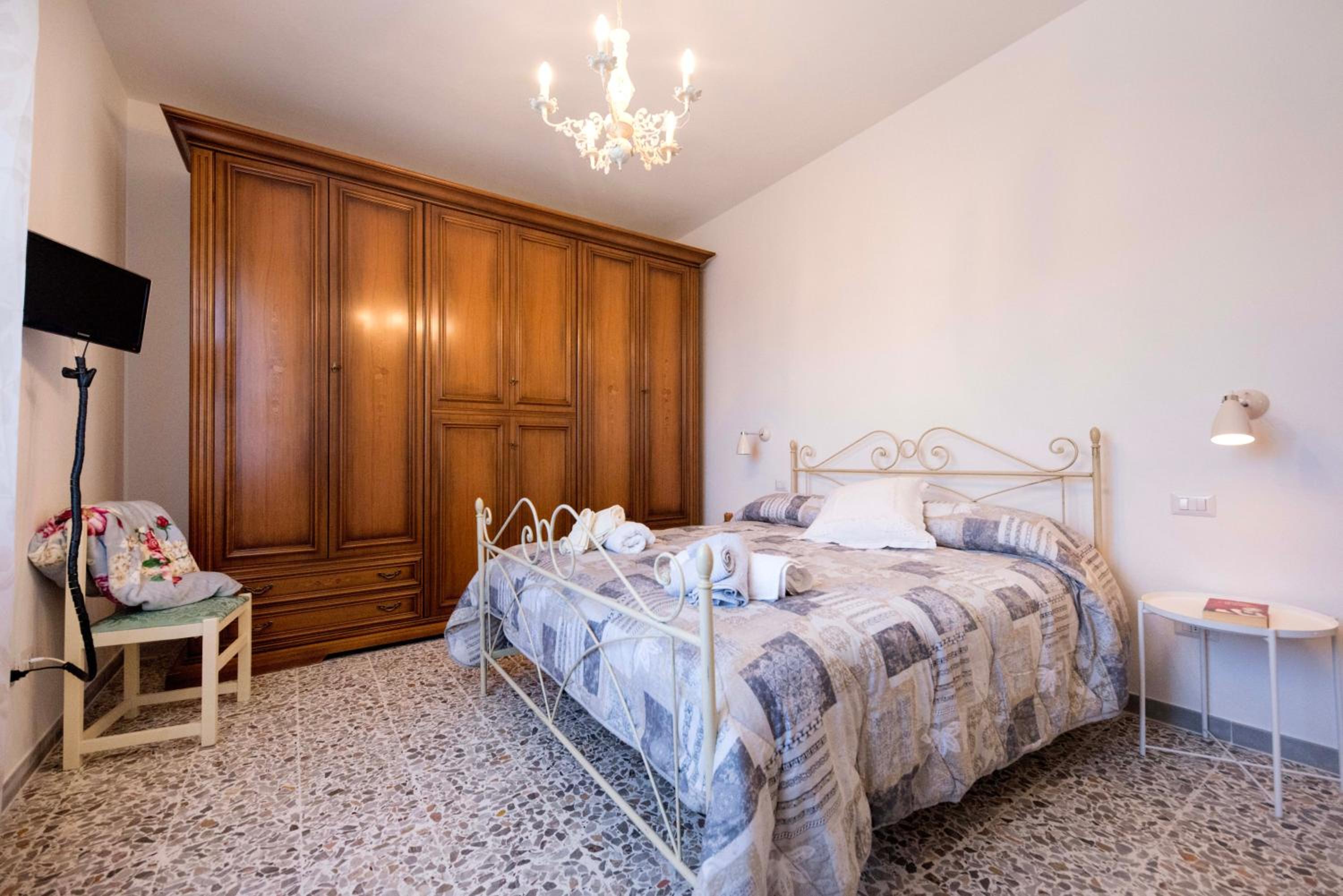 Studio Apartment photo 1