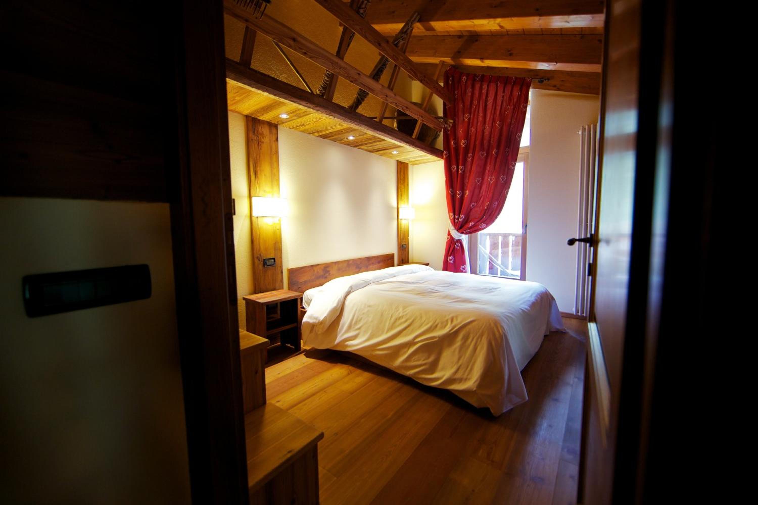Two-Bedroom Apartment - Split Level photo 1