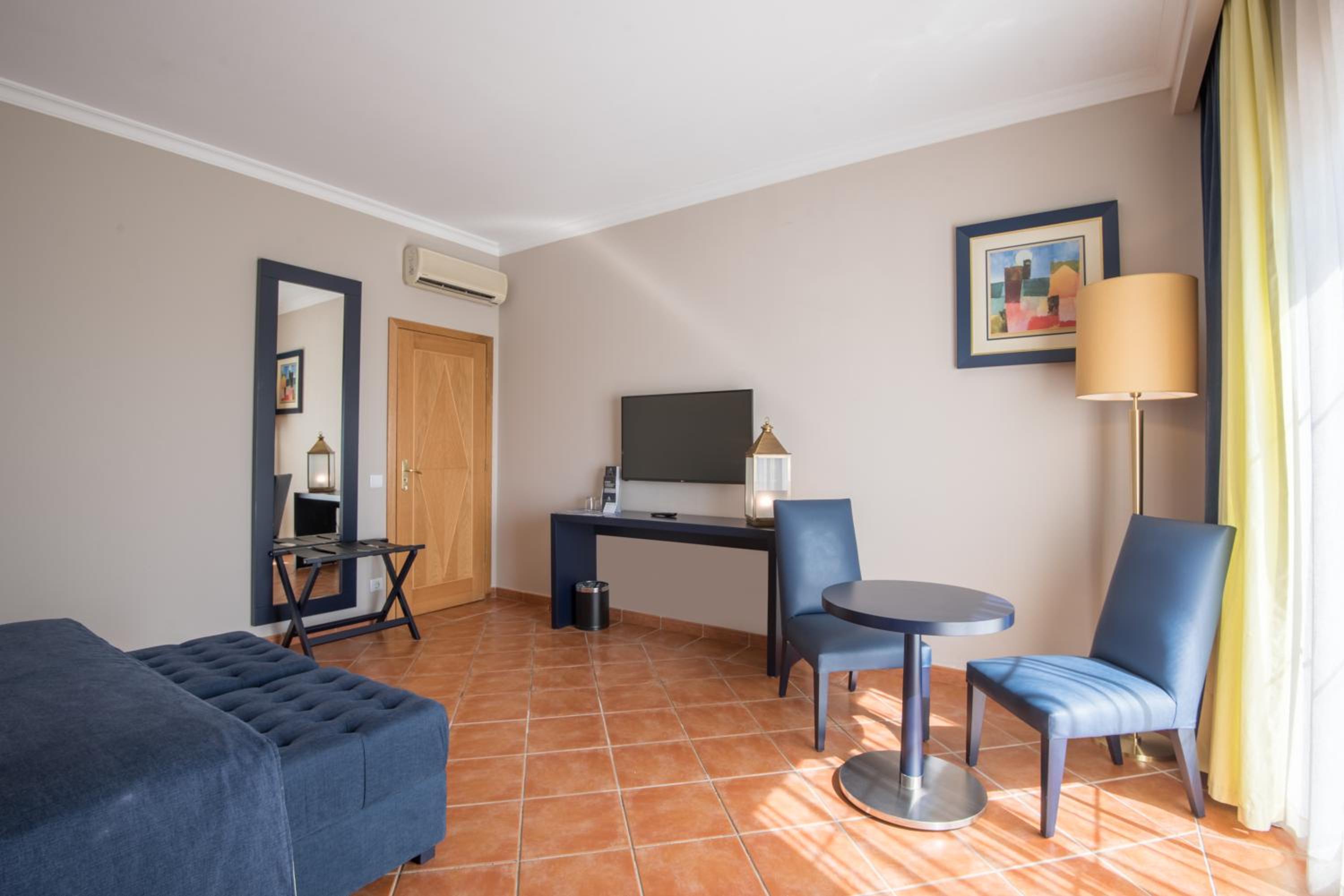 Family Suite (2 Adults + 2 Children) thumbnail 5