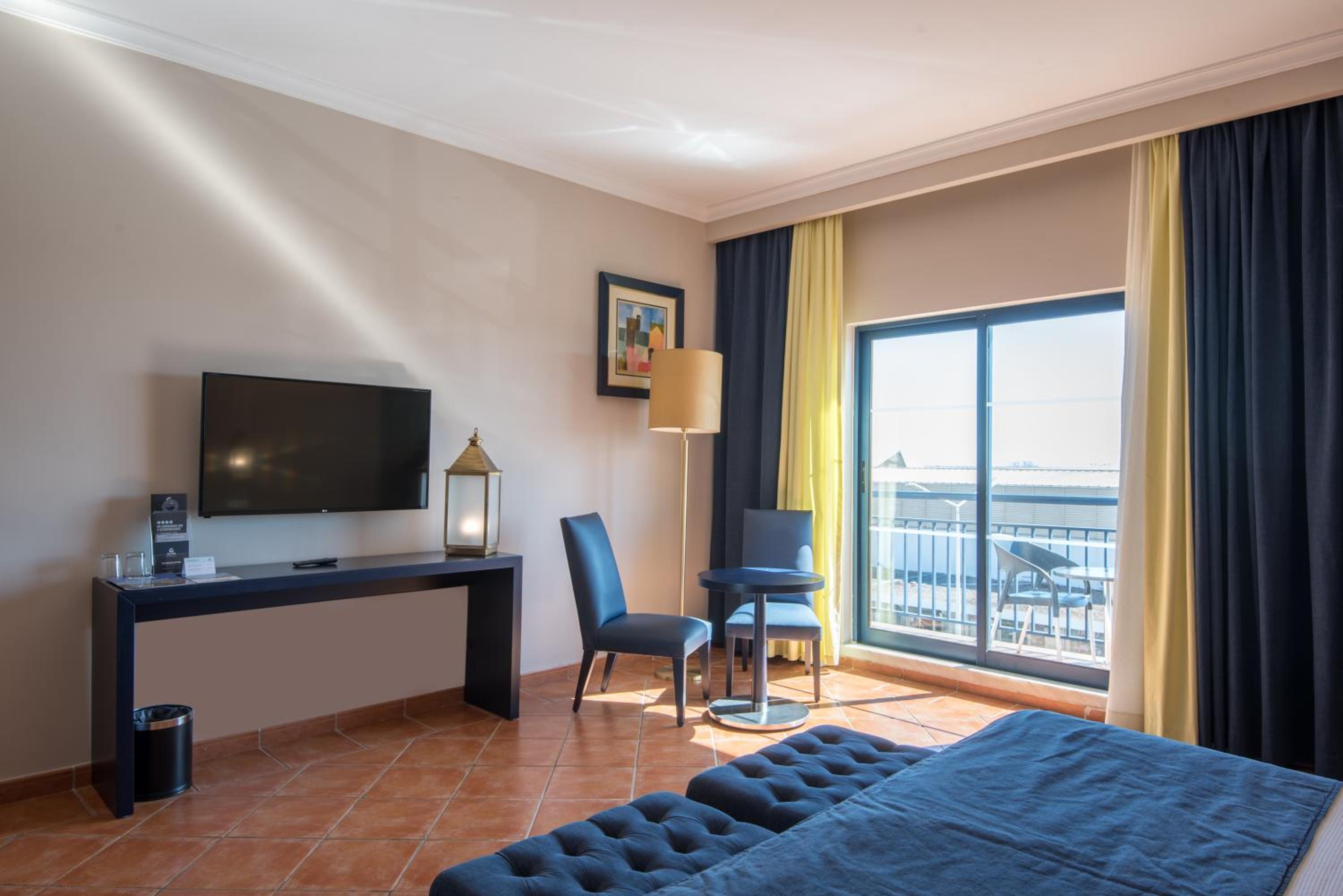 Family Suite (2 Adults + 2 Children)