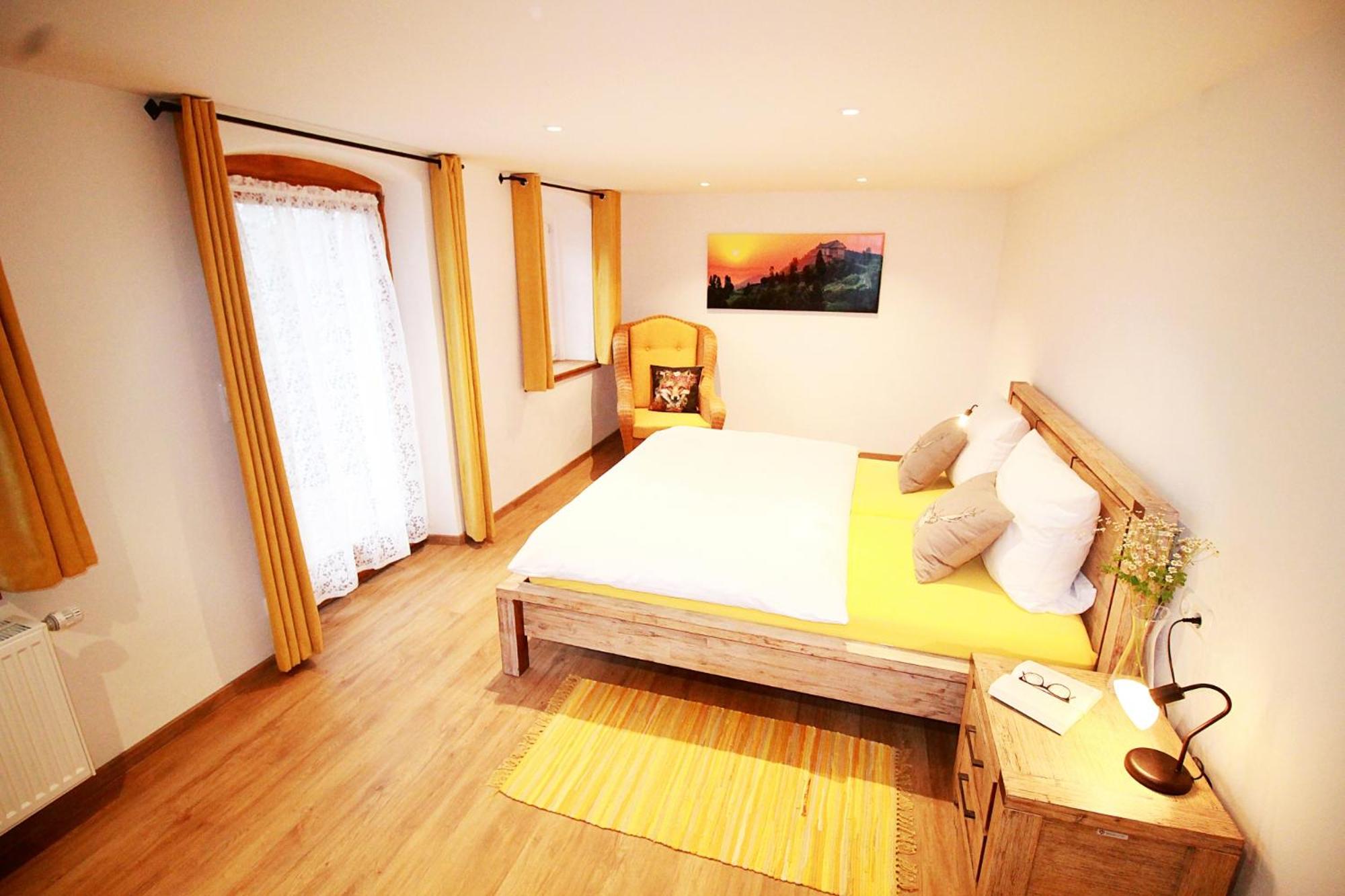 Apartment with Mountain View