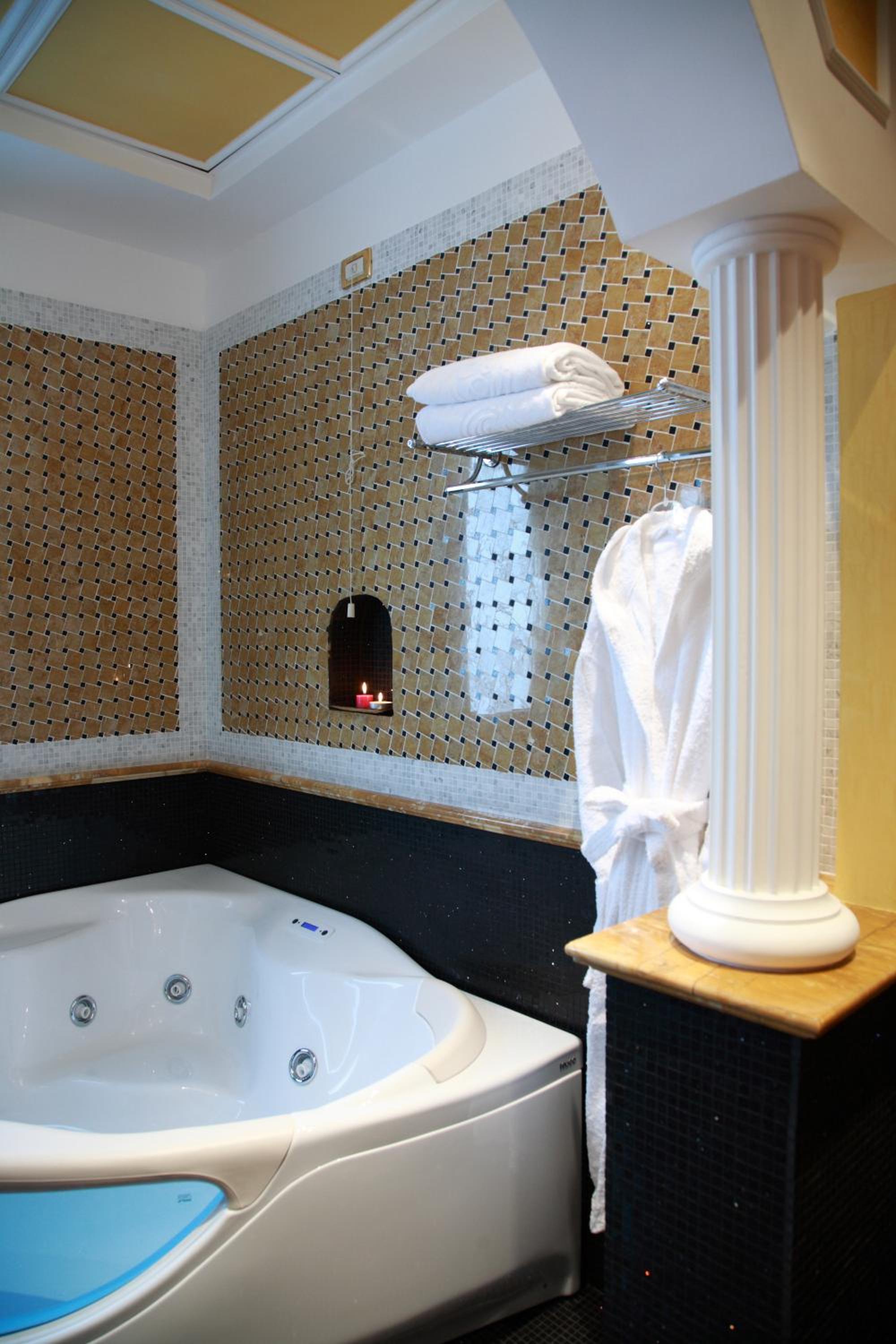 Suite - Photo 8